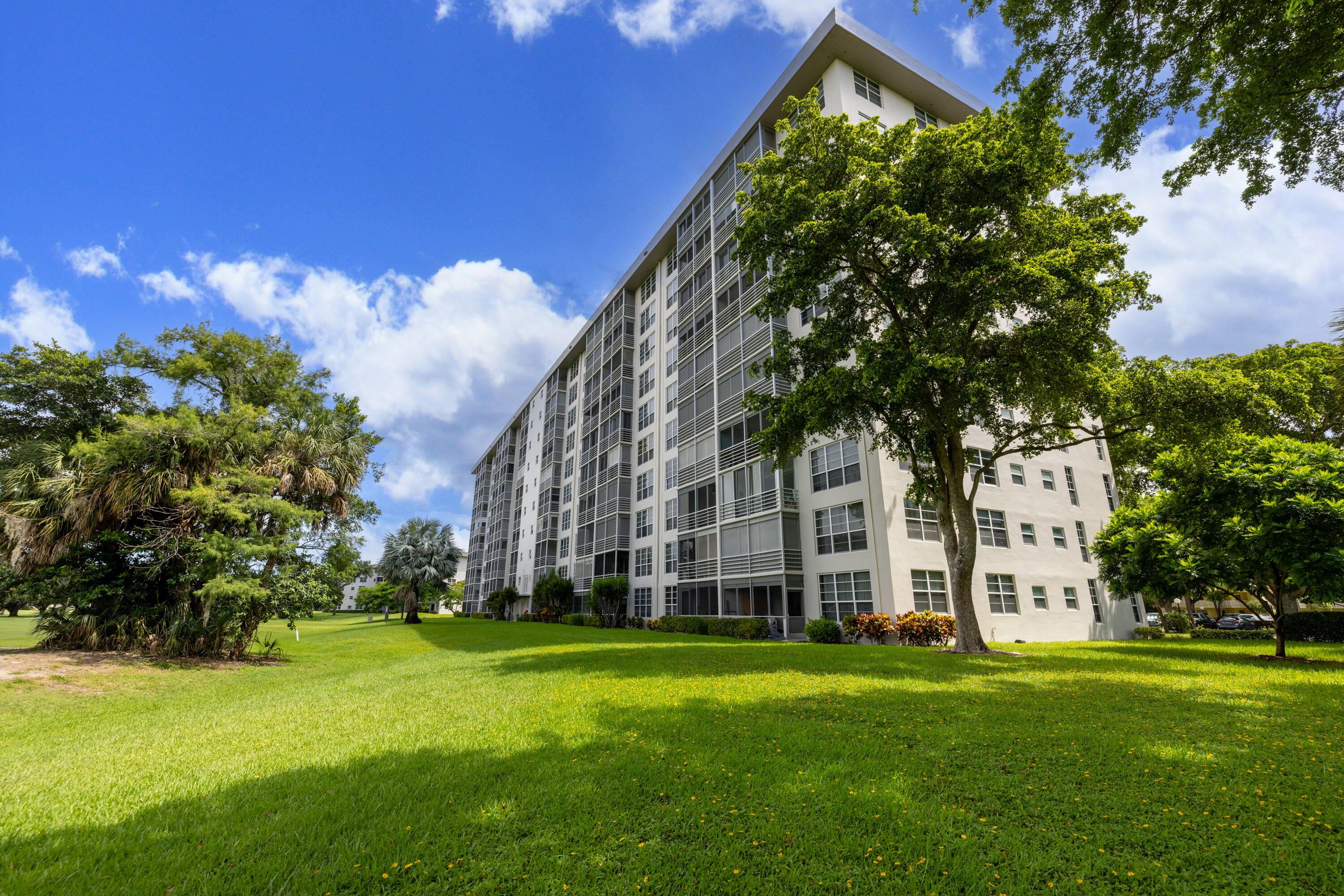 NO 61 PALM-AIRE COUNTRY CLUB - Residential Lease
