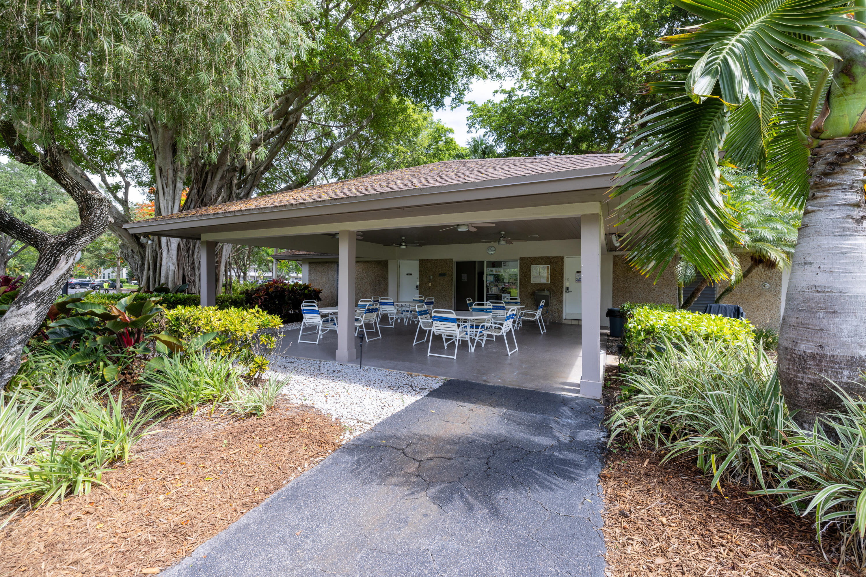 NO 61 PALM-AIRE COUNTRY CLUB - Residential Lease
