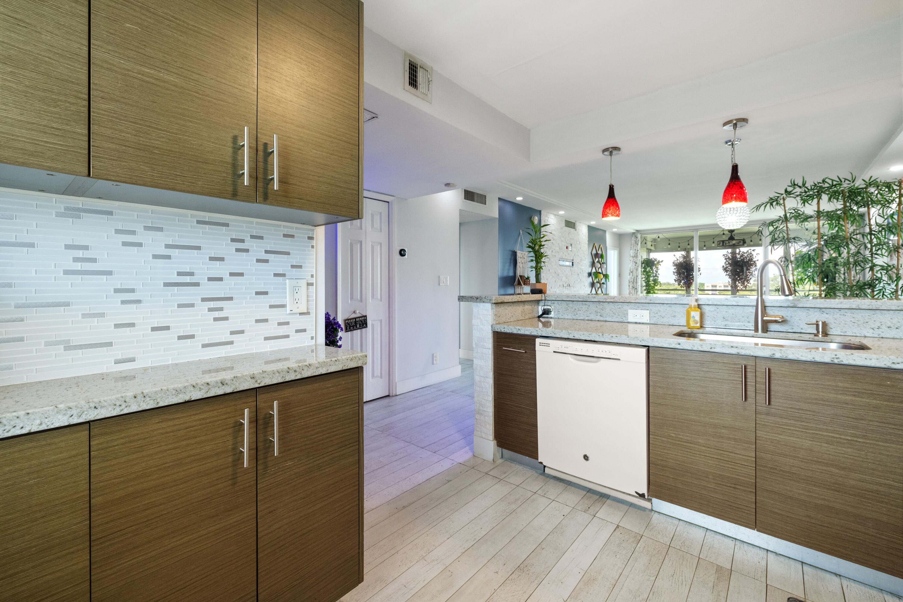 NO 61 PALM-AIRE COUNTRY CLUB - Residential Lease
