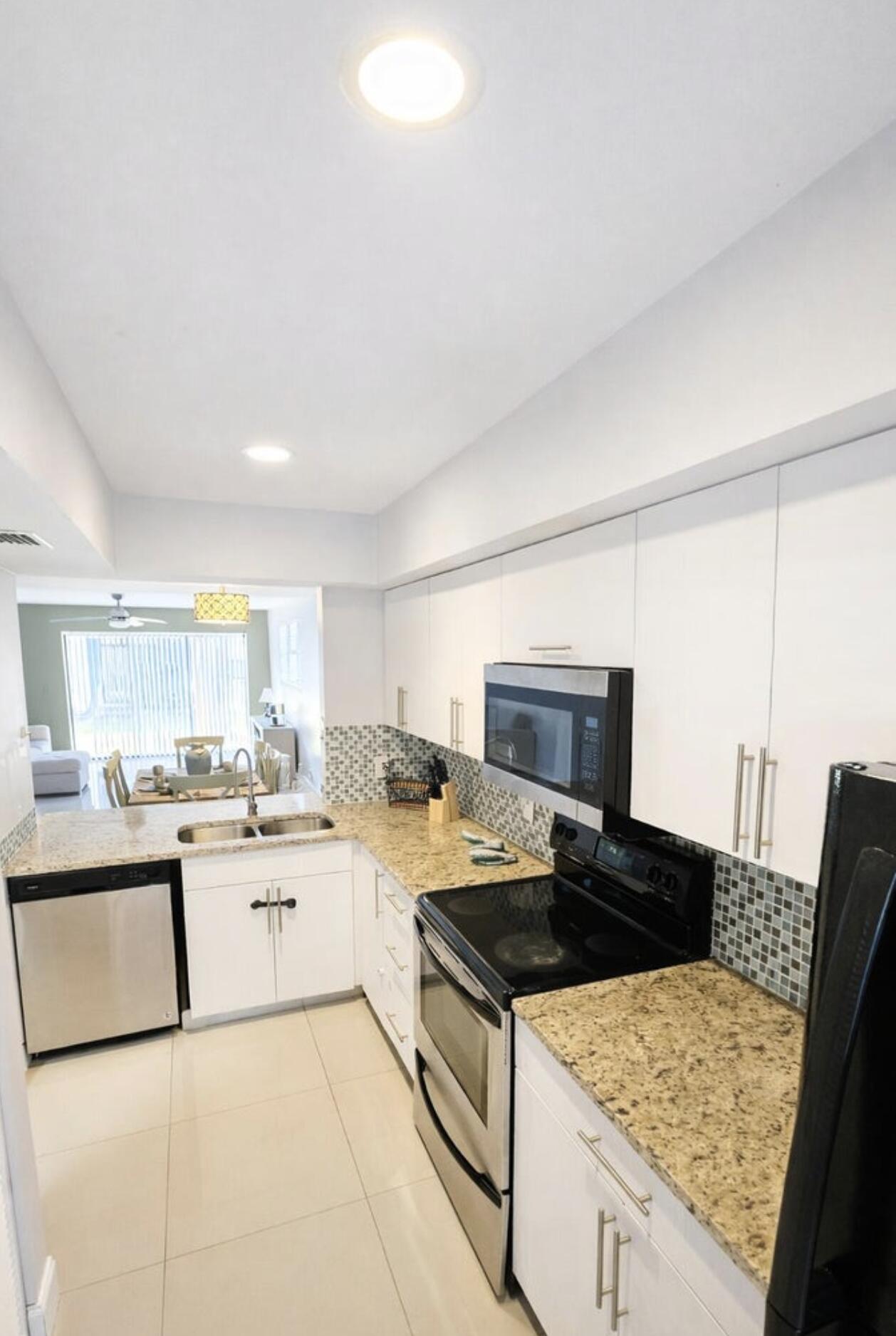 TOWNHOUSES OF CORAL SPRINGS - Residential