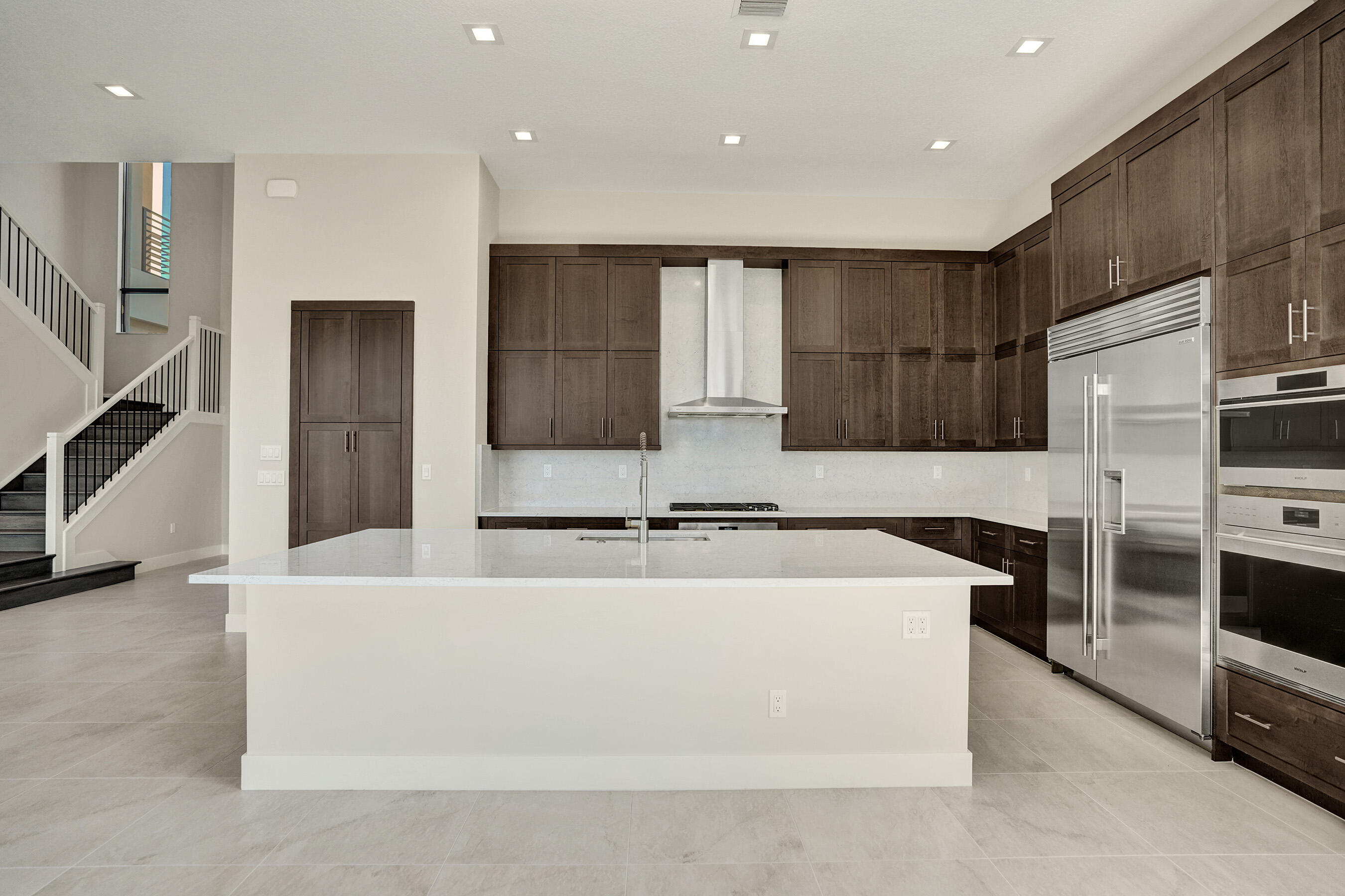 LOTUS EDGE - Residential