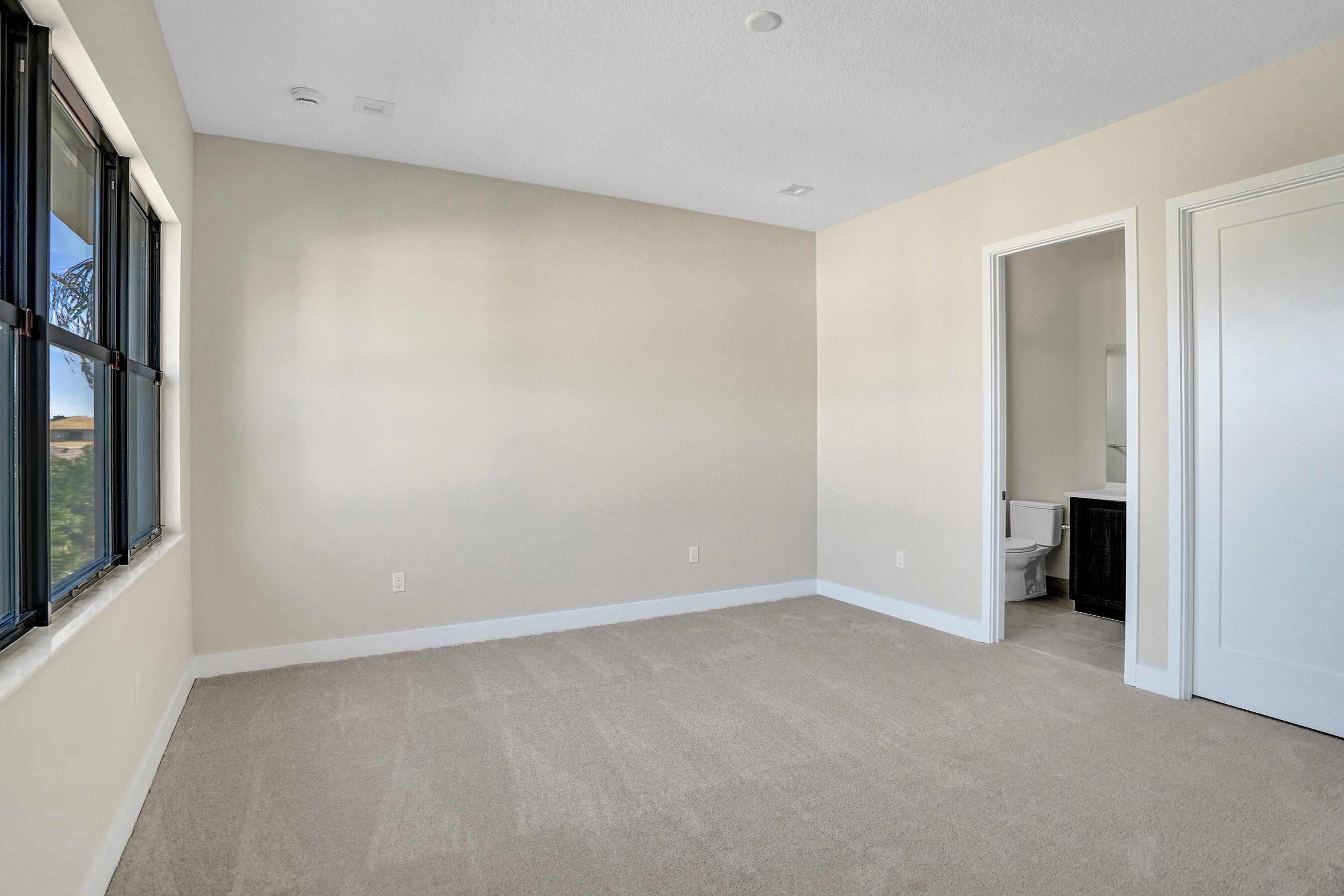 LOTUS EDGE - Residential