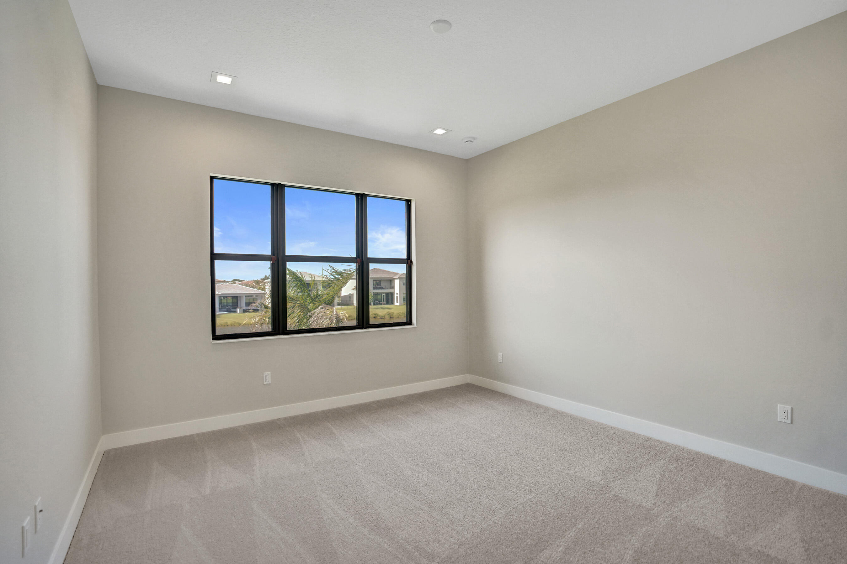 LOTUS EDGE - Residential