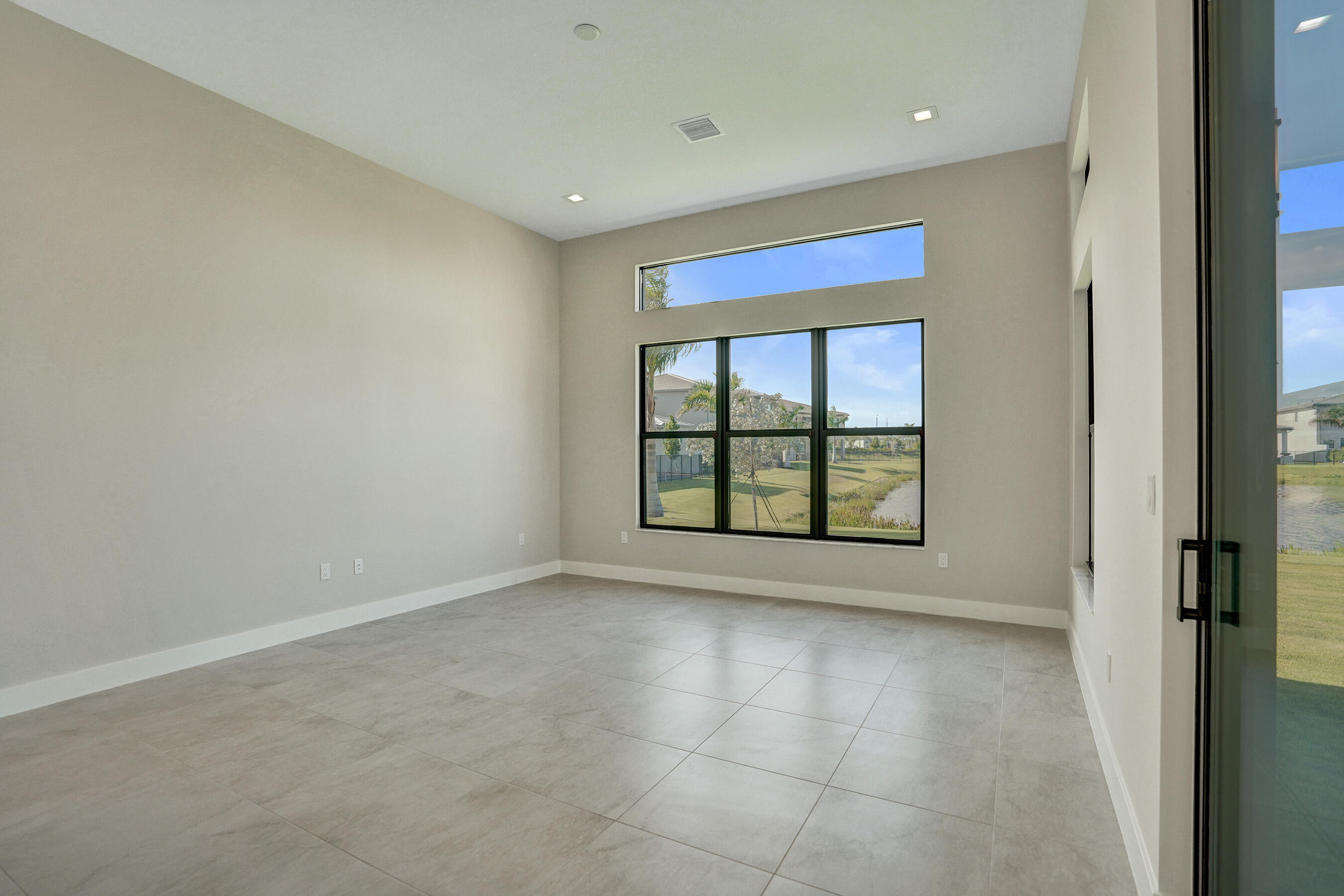 LOTUS EDGE - Residential