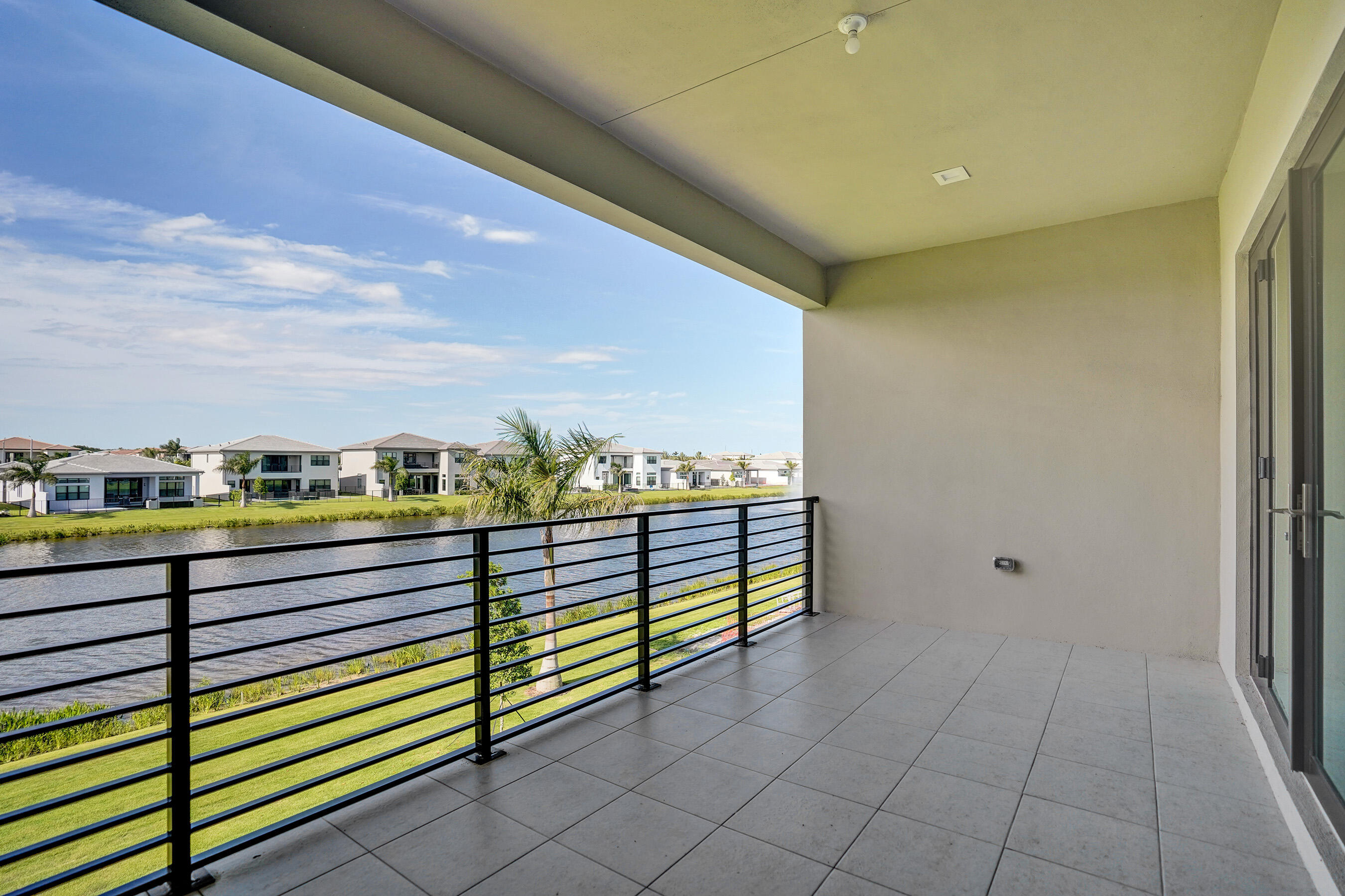 LOTUS EDGE - Residential