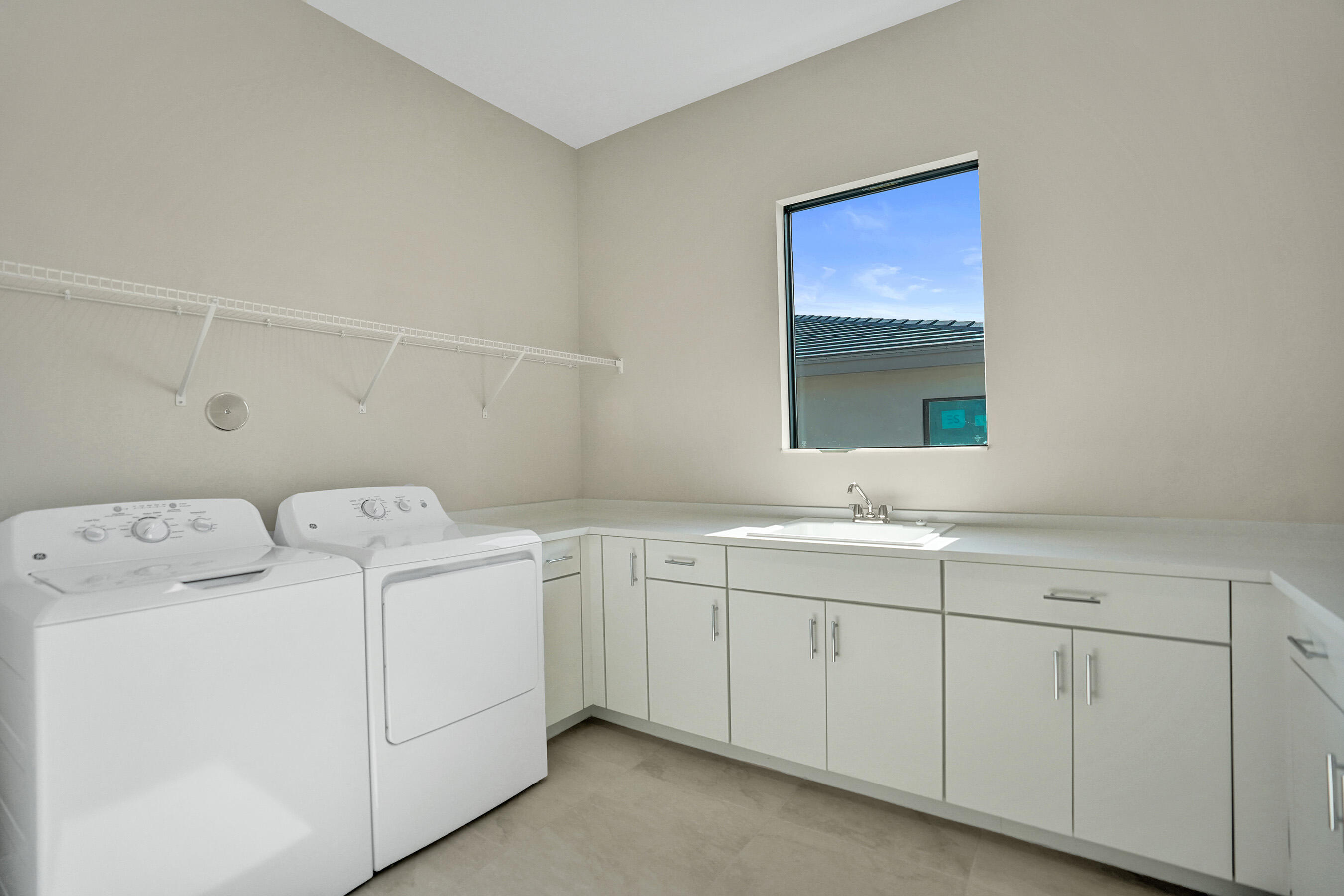 LOTUS EDGE - Residential