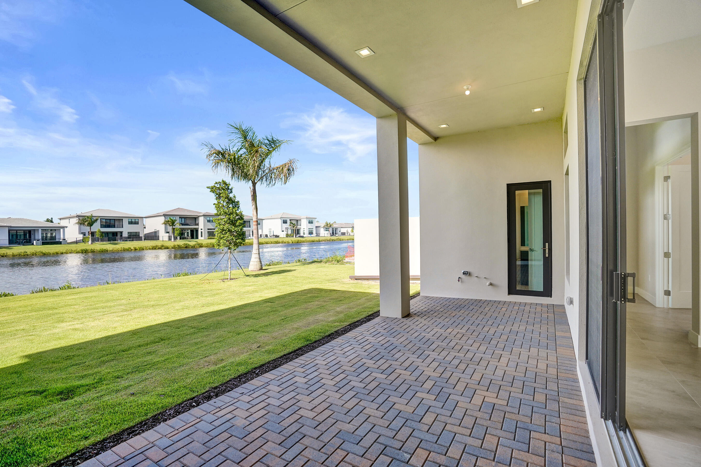 LOTUS EDGE - Residential