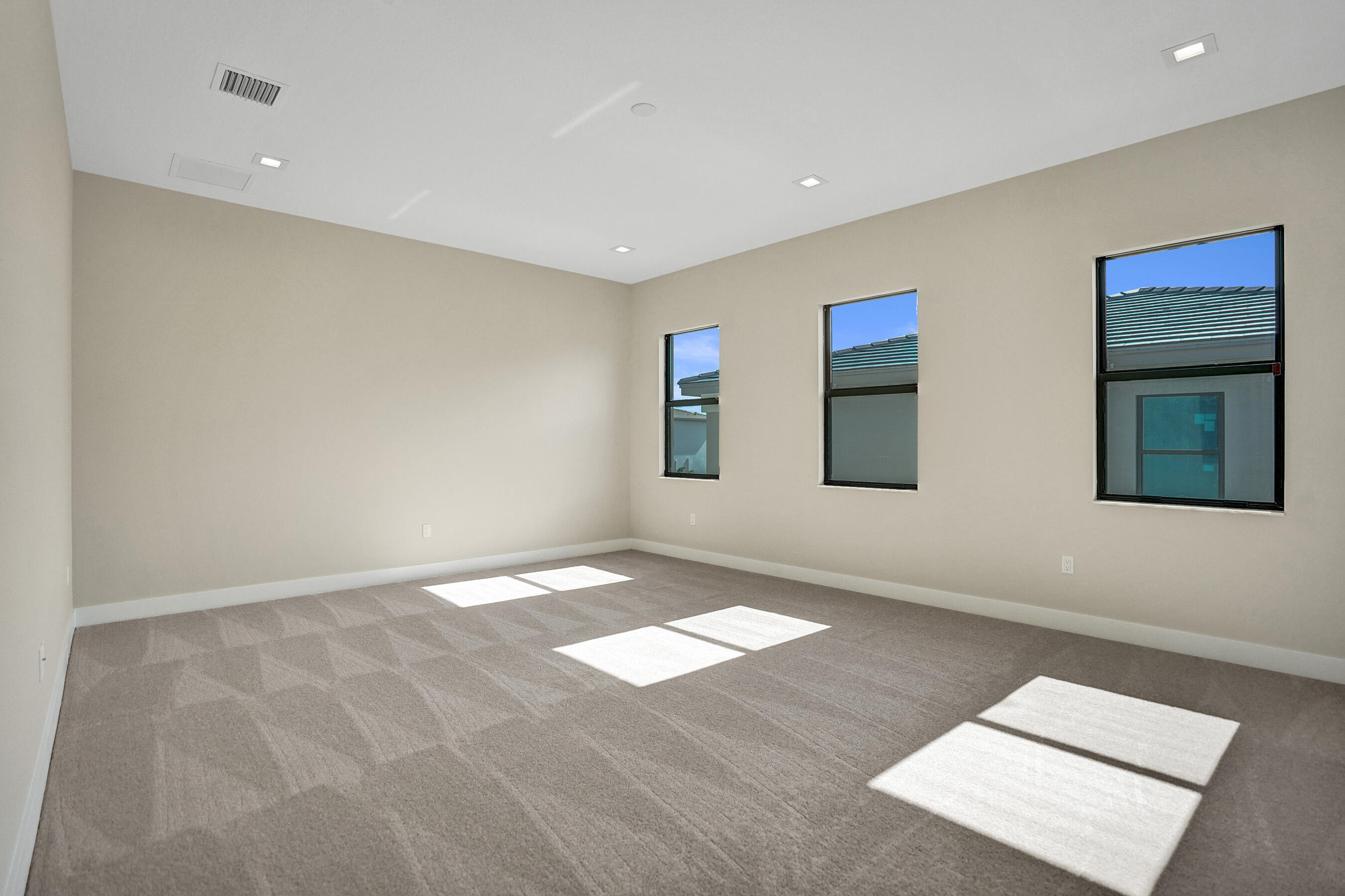 LOTUS EDGE - Residential