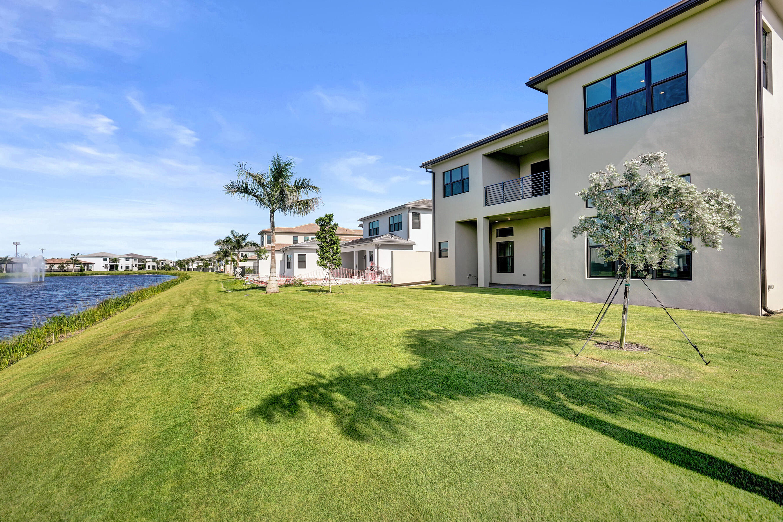 LOTUS EDGE - Residential