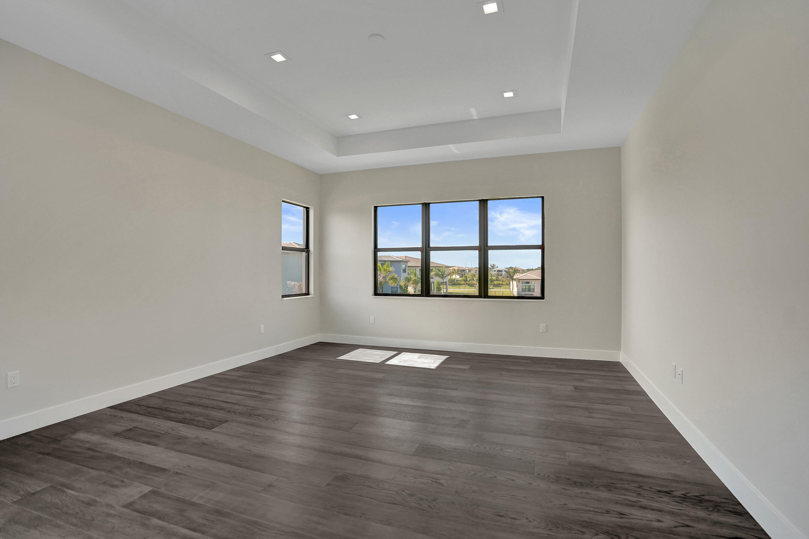 LOTUS EDGE - Residential