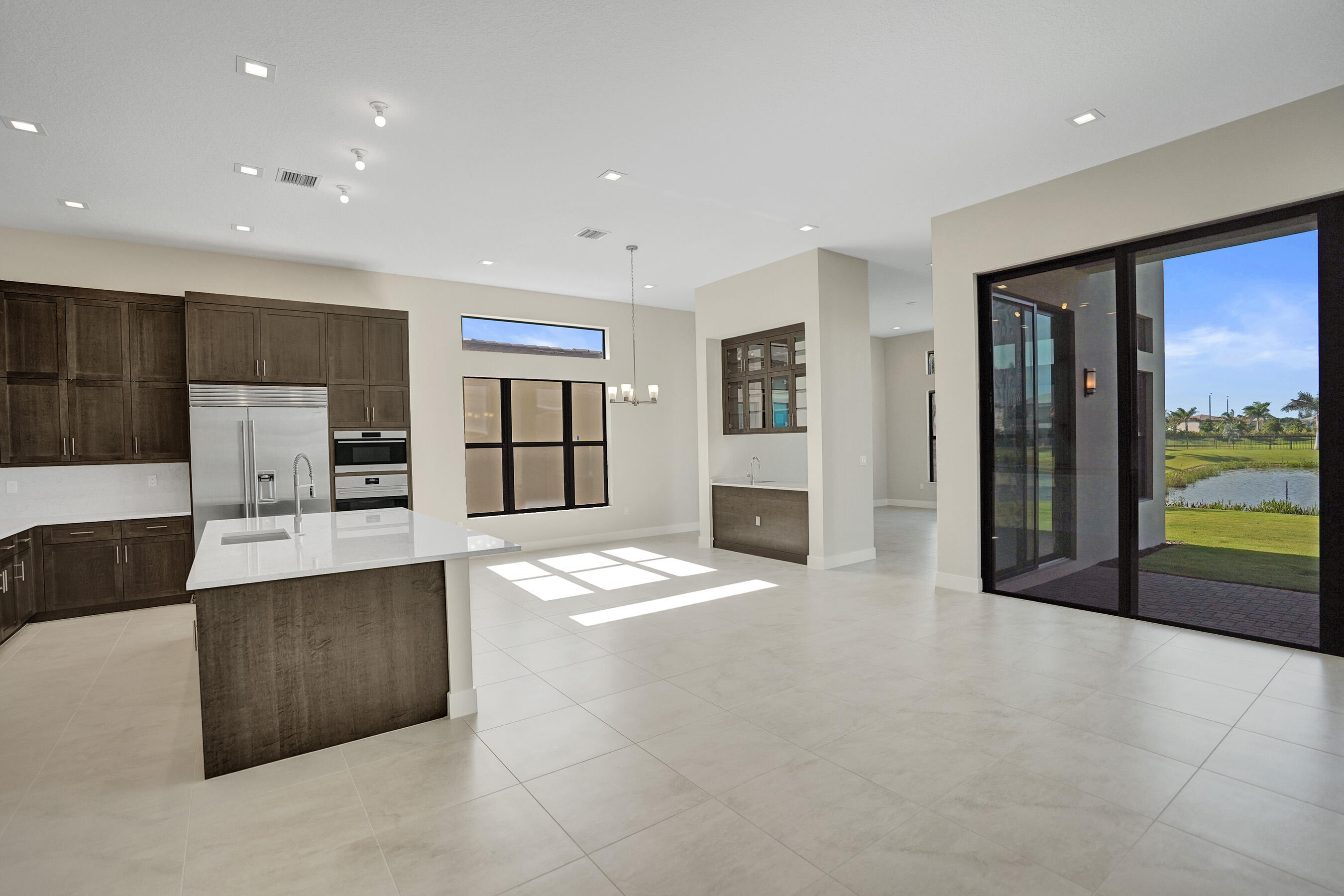 LOTUS EDGE - Residential