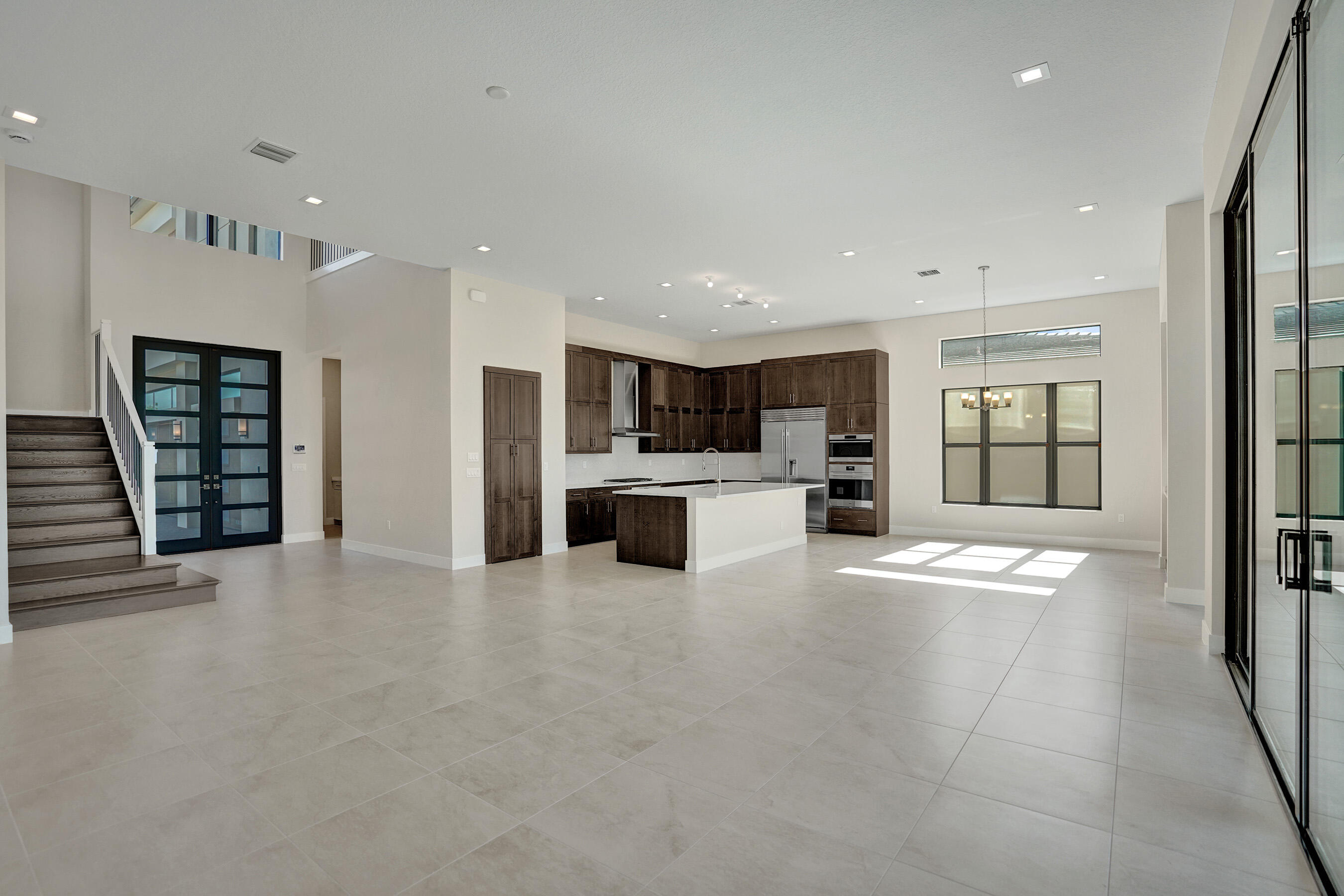 LOTUS EDGE - Residential