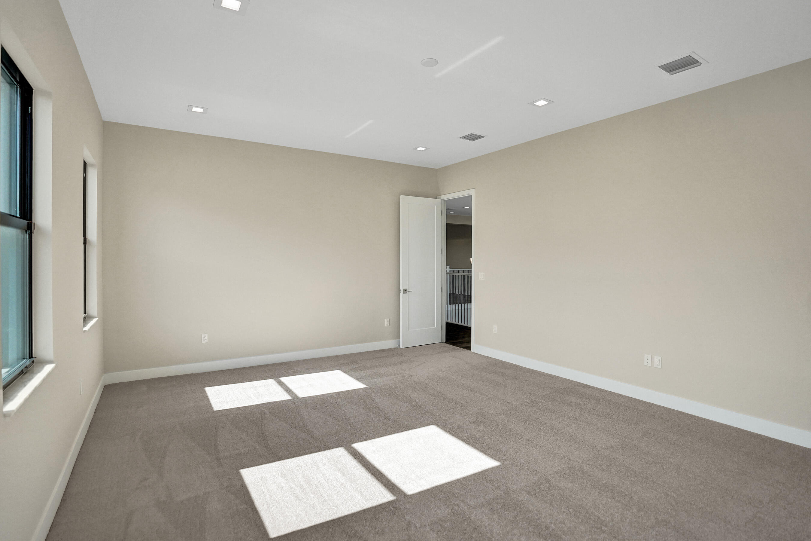 LOTUS EDGE - Residential