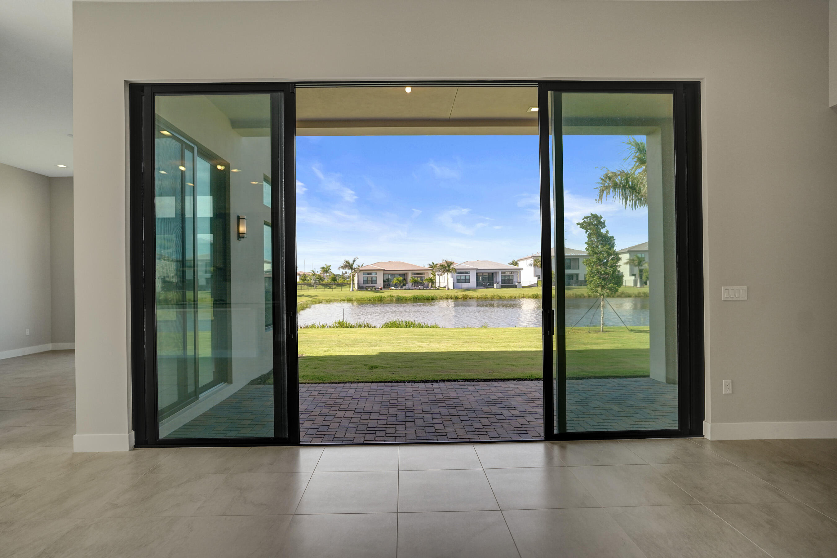 LOTUS EDGE - Residential
