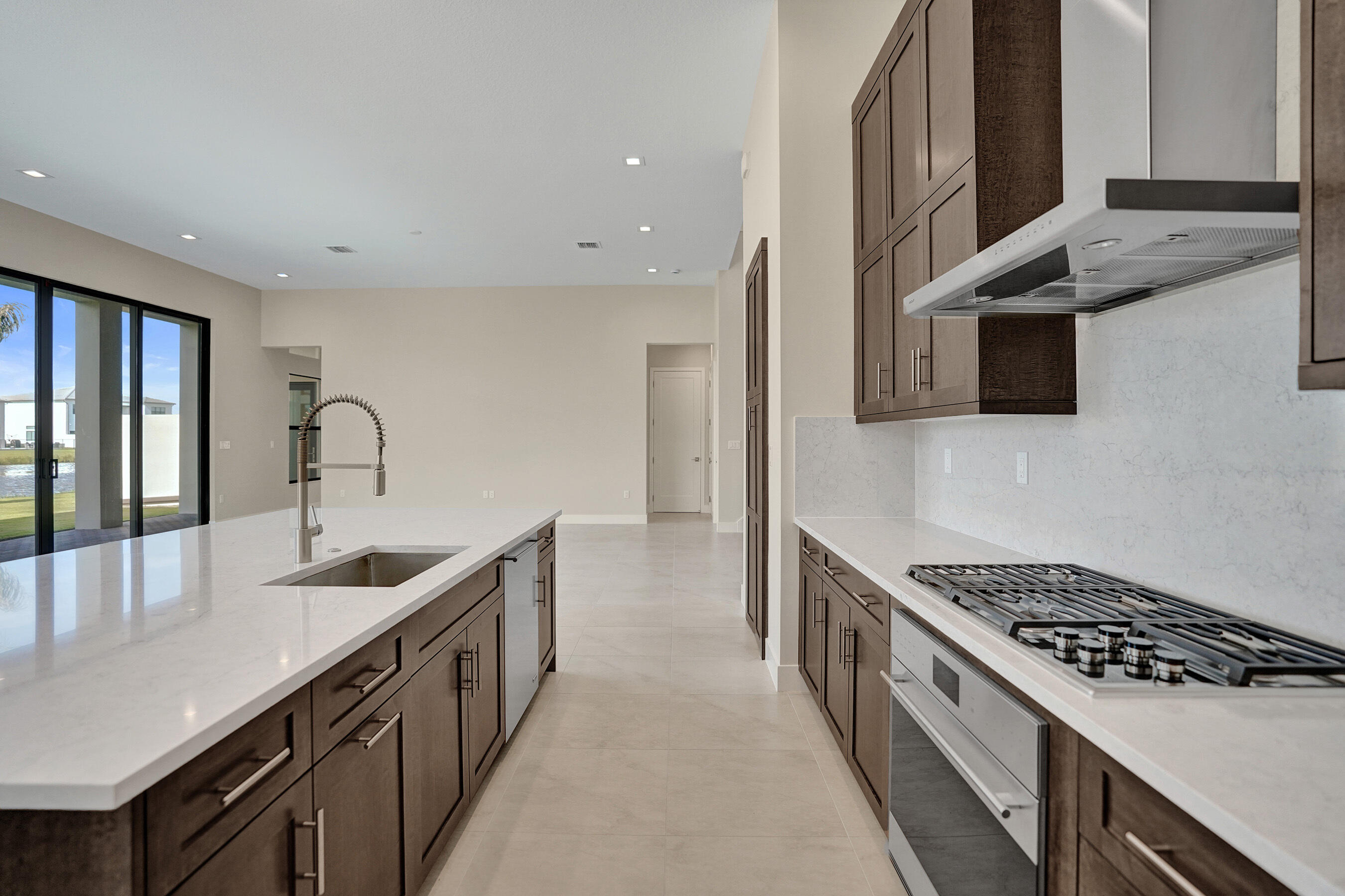 LOTUS EDGE - Residential