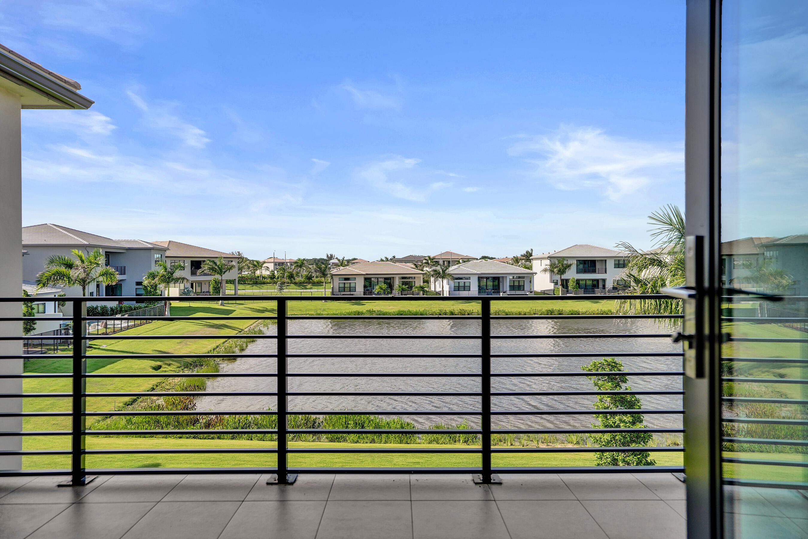 LOTUS EDGE - Residential