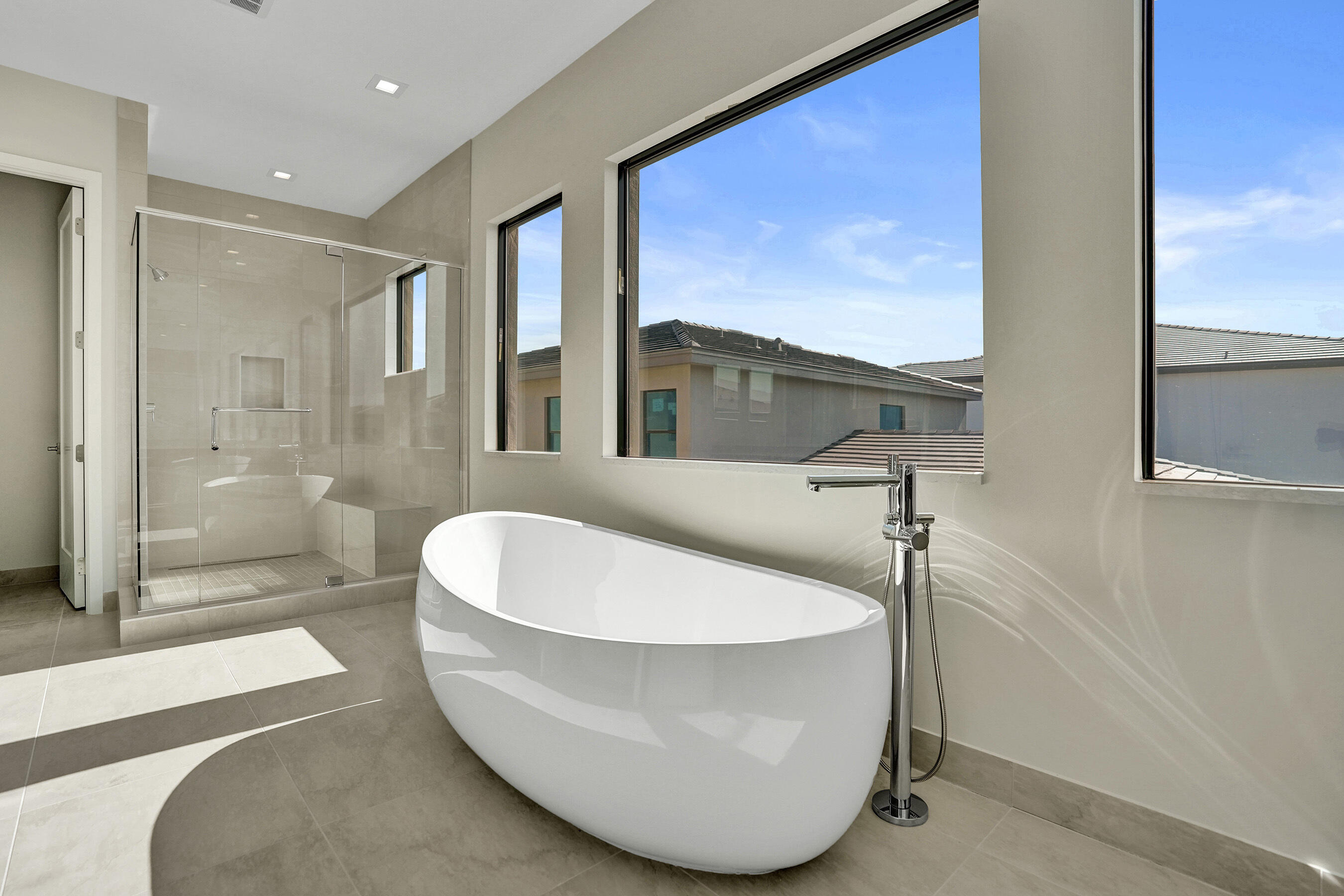 LOTUS EDGE - Residential