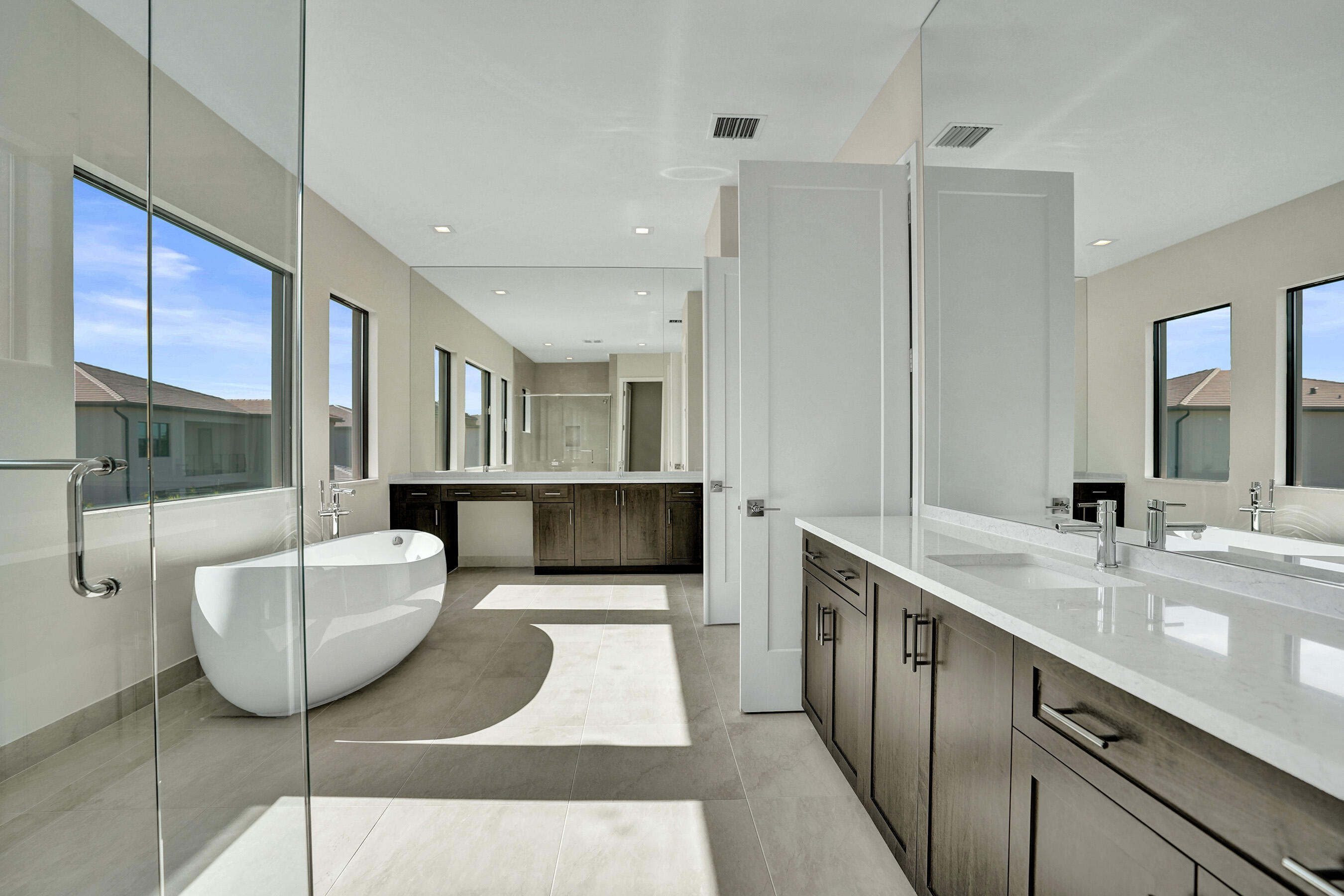 LOTUS EDGE - Residential