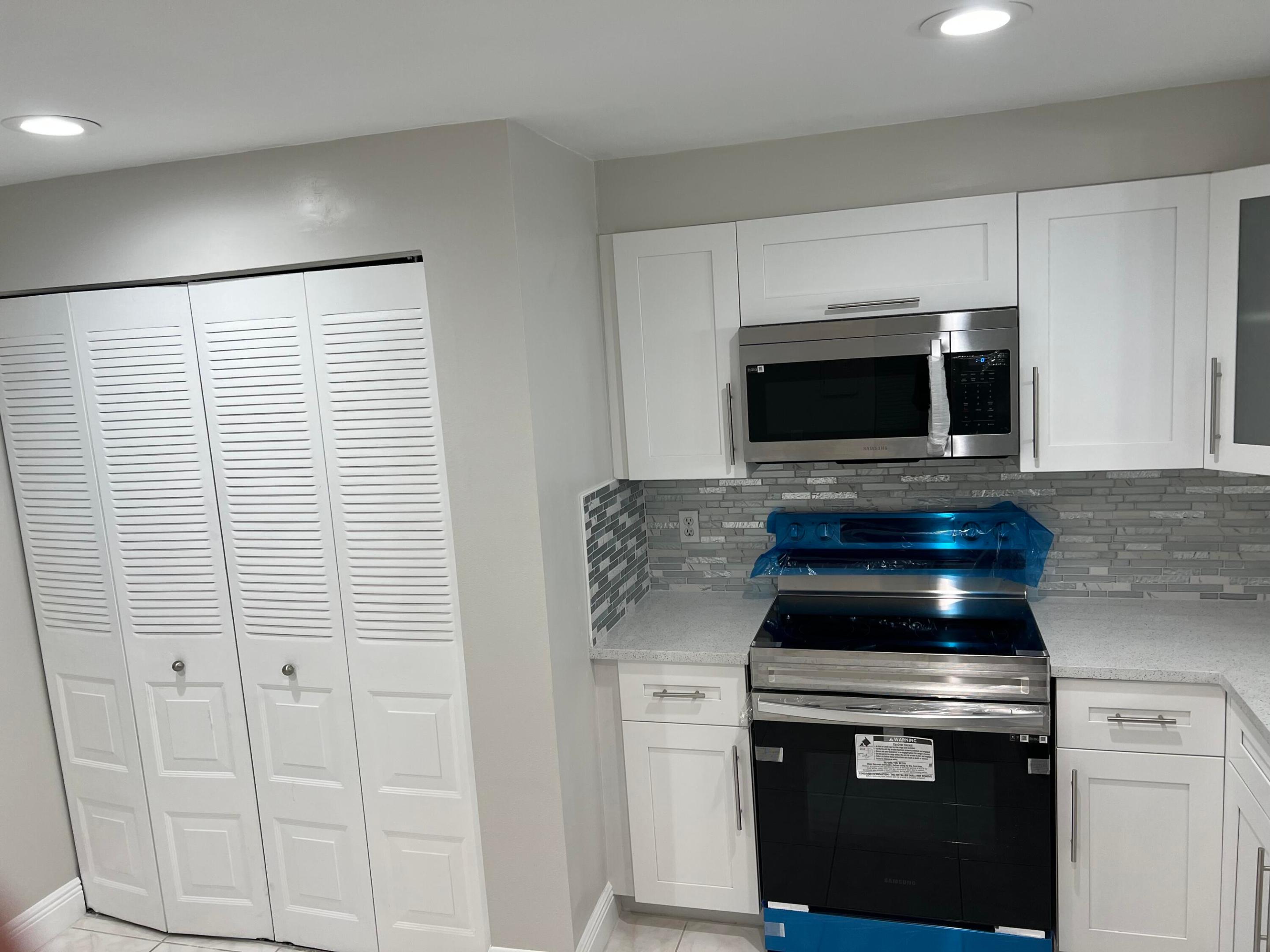 VILLAGES OF ORIOLE ABBEY CONDO - Residential