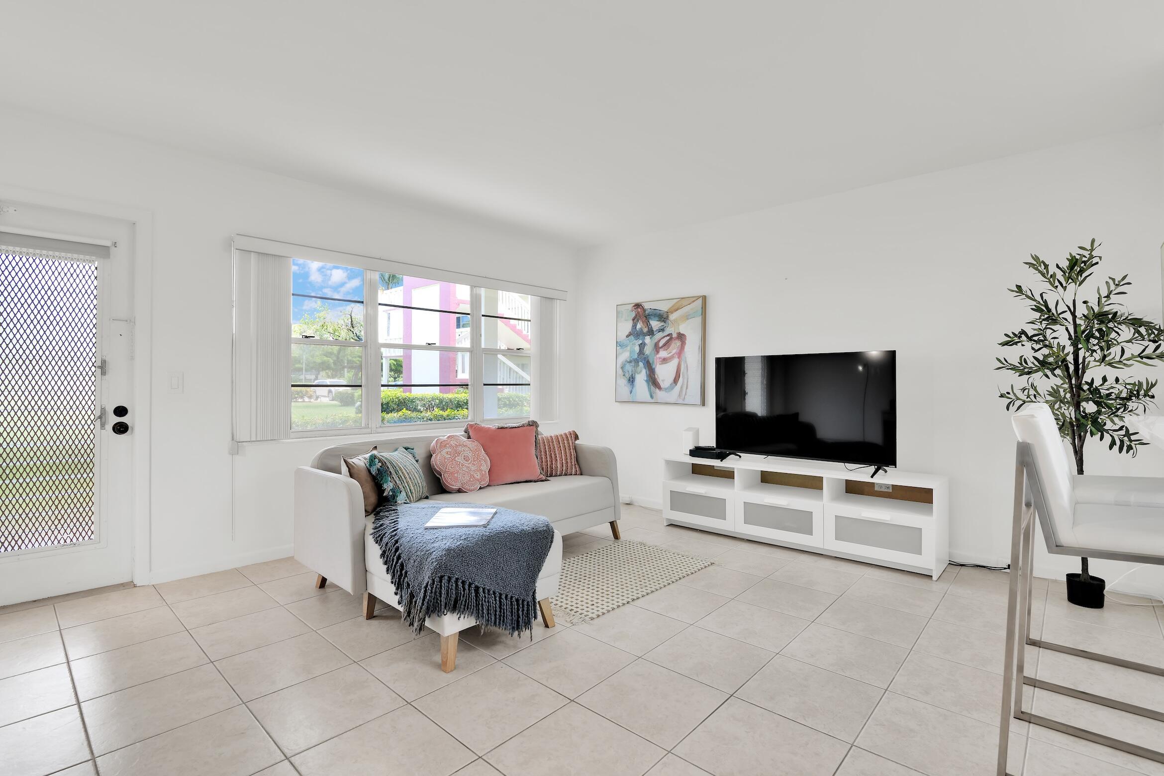FANSHAW AT CENTURY VILLAGE CONDO - Residential Lease