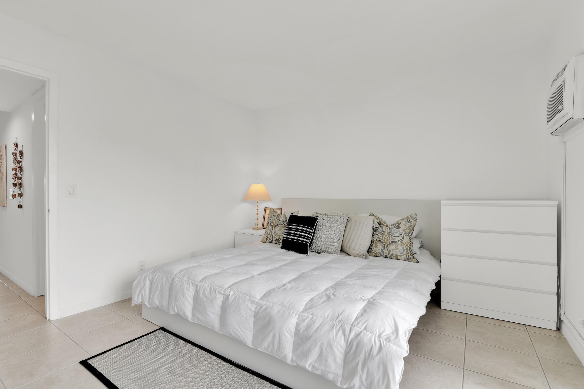 FANSHAW AT CENTURY VILLAGE CONDO - Residential Lease