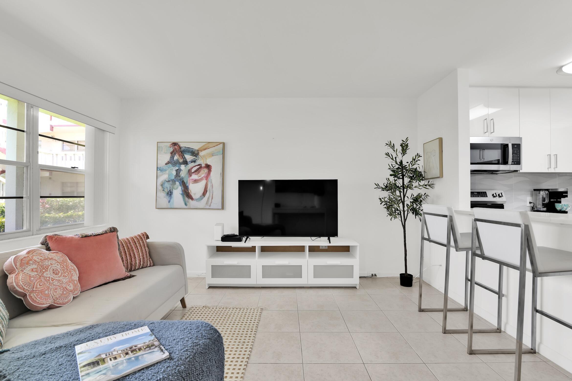FANSHAW AT CENTURY VILLAGE CONDO - Residential Lease