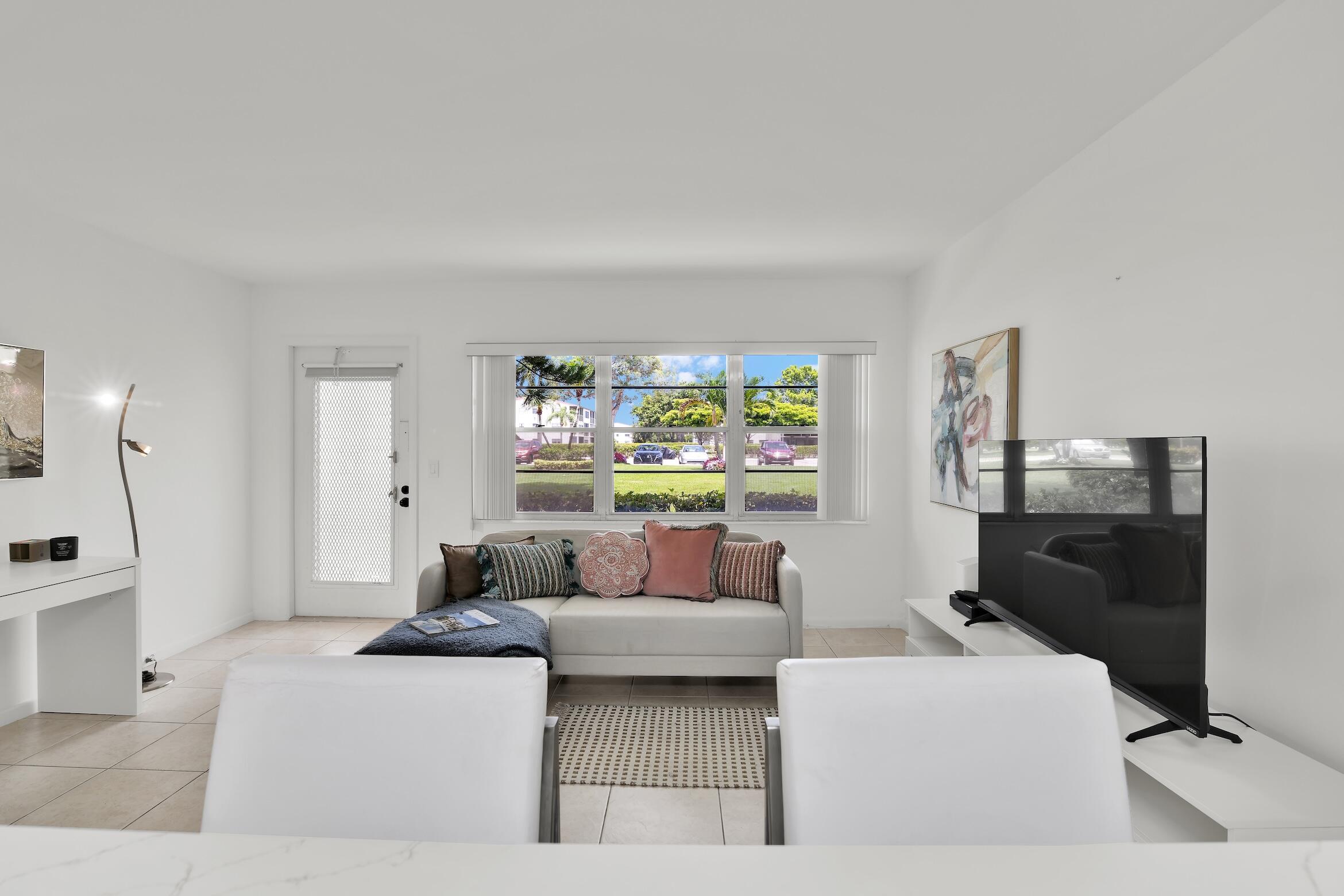 FANSHAW AT CENTURY VILLAGE CONDO - Residential Lease