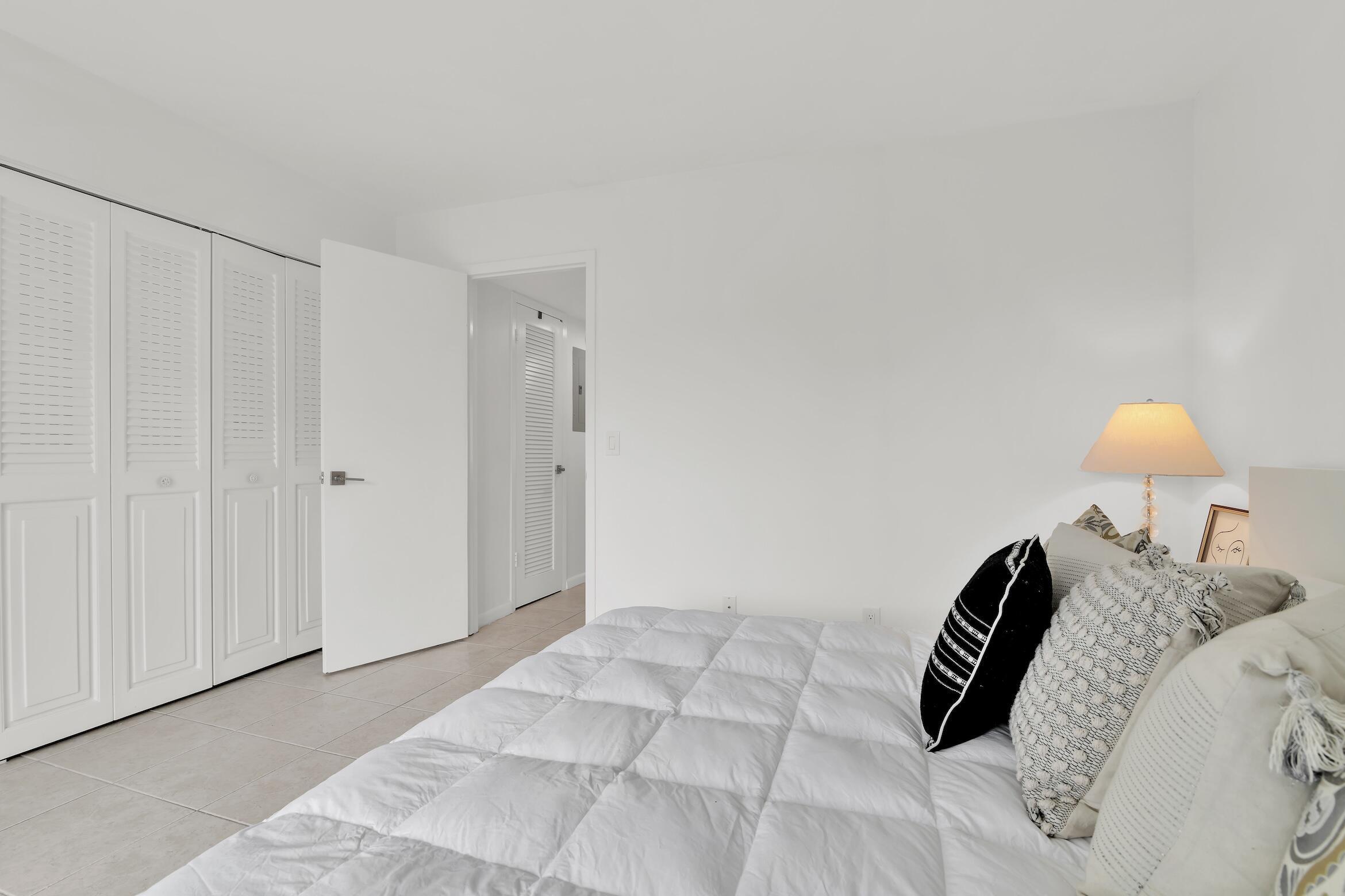 FANSHAW AT CENTURY VILLAGE CONDO - Residential Lease