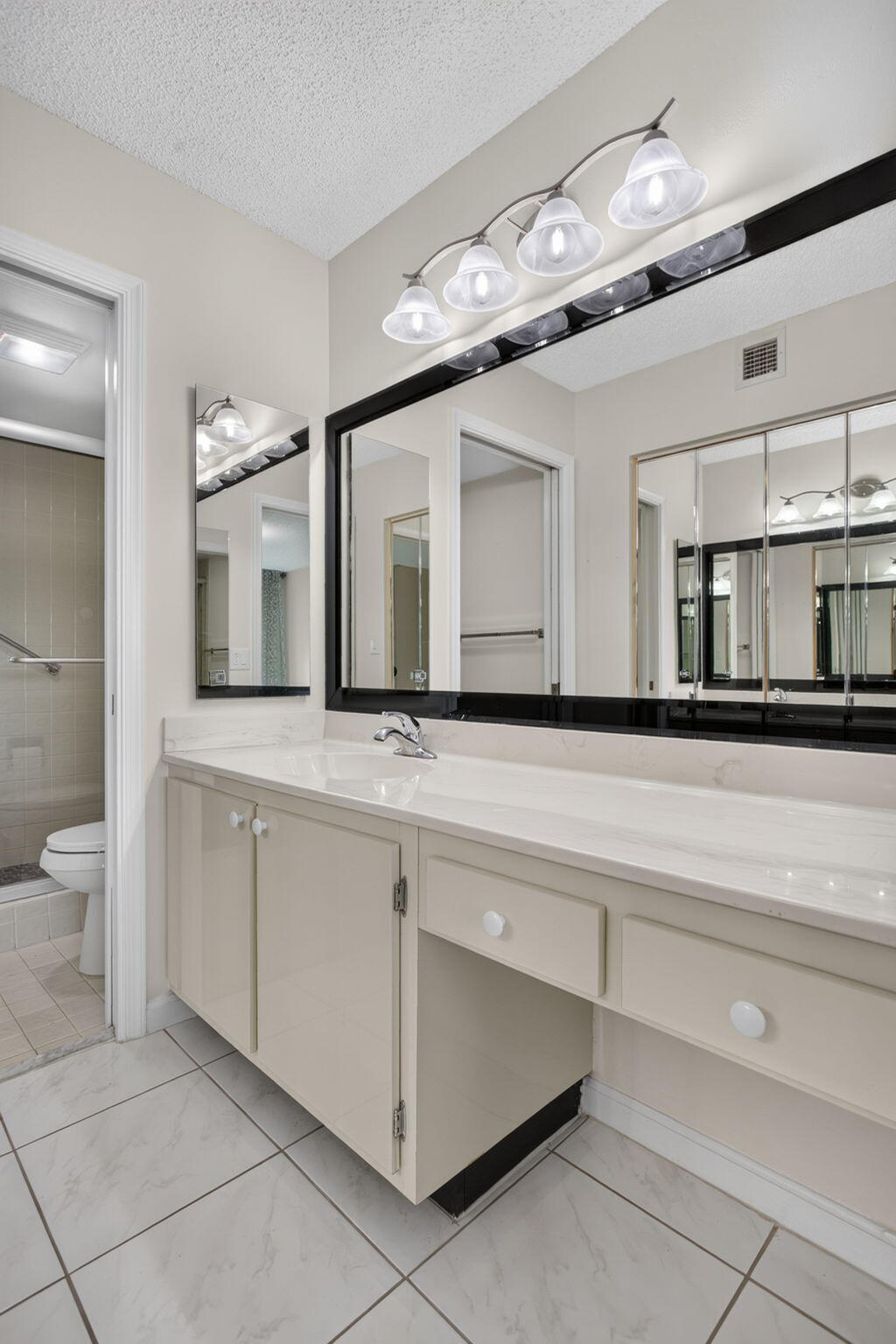 DEVON CONDOMINIUM - Residential