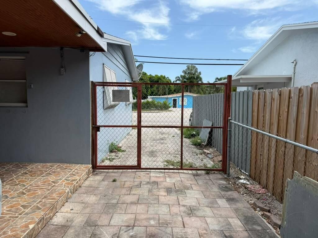 PALM BEACH FARMS CO 7 - Residential