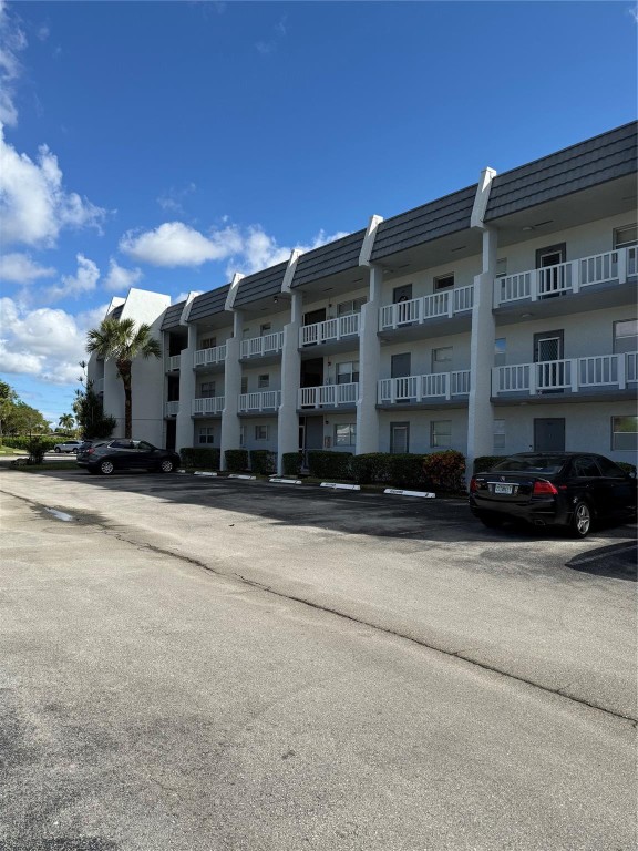 Royal Park Gardens 1-C - Residential