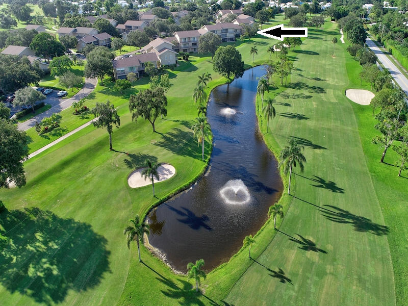 Welcome to Riverbend where owners enjoy golf, pickleball, tennis, swimming, kayaking plus a beautiful location on the Loxahatchee River. This active gated golf community is known for friendly neighbors and upbeat lifestyle. Owner has made the major improvement with a newer Shaker-style kitchen remodel featuring premium quality cabinetry and Carrera white quartz tops, stainless appliances, deep sink and pantry pull-outs. The location is just a short stroll to club activities and offers fabulous views of the manicured Fazio18 golf course plus lake and fountain. This townhome features 2.5 baths, a full-size washer/dryer, 2023 AC and 2016 WH. Super close to Jupiter's most beautiful beaches, 5-star dining & entertainment, airport, theatres, shopping, and the Palm Beaches activities.