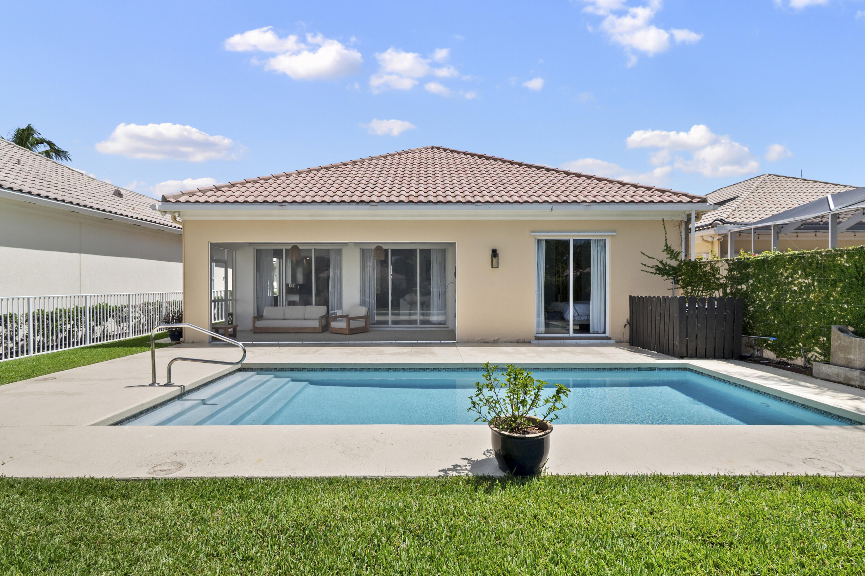 VILLAGEWALK OF WELLINGTON 3 - Residential