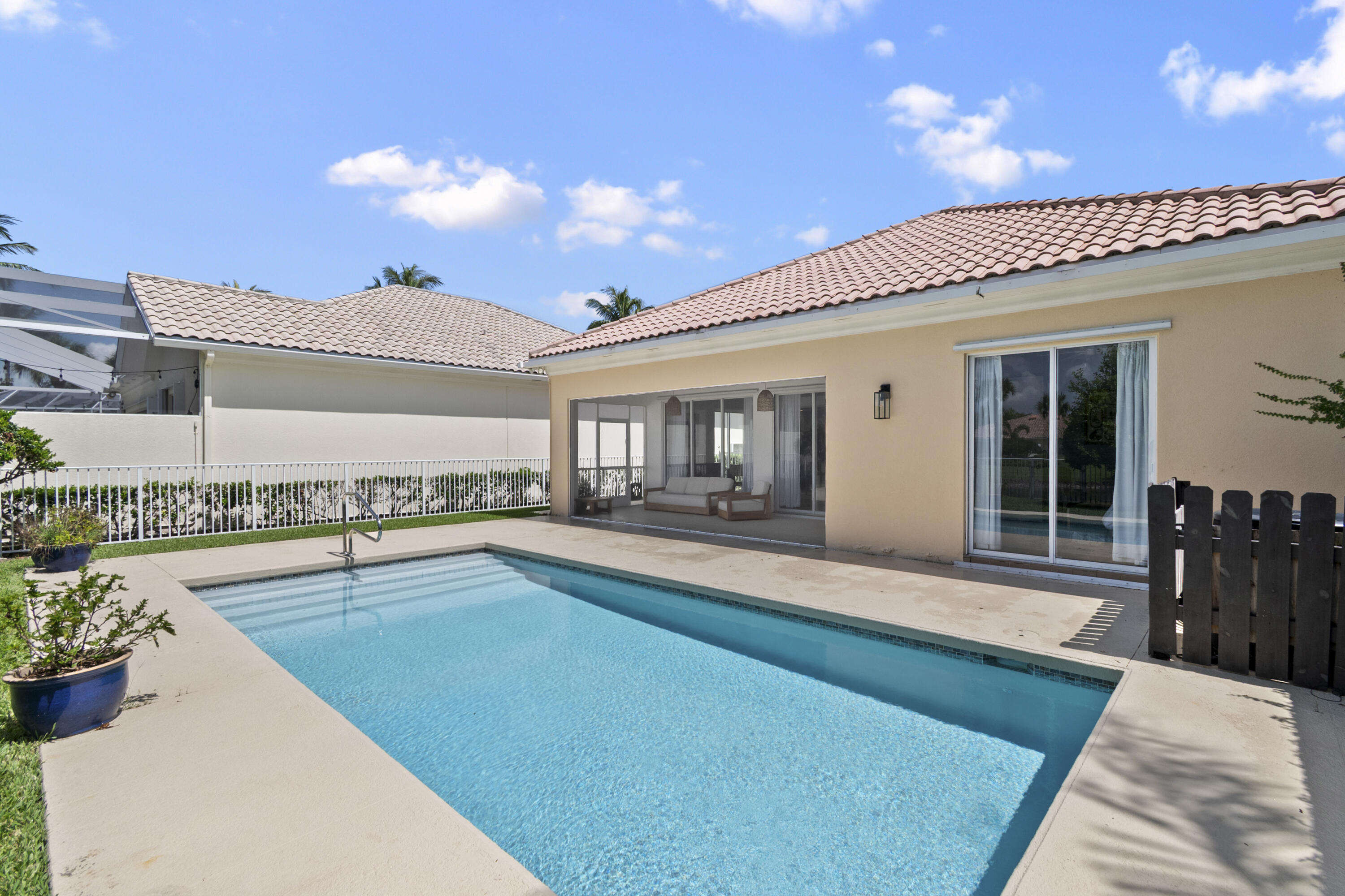 VILLAGEWALK OF WELLINGTON 3 - Residential