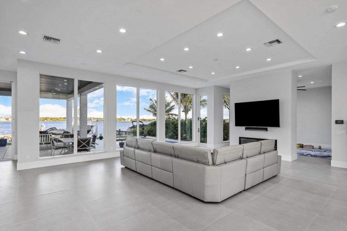 LAKESIDE GARDENS - Residential