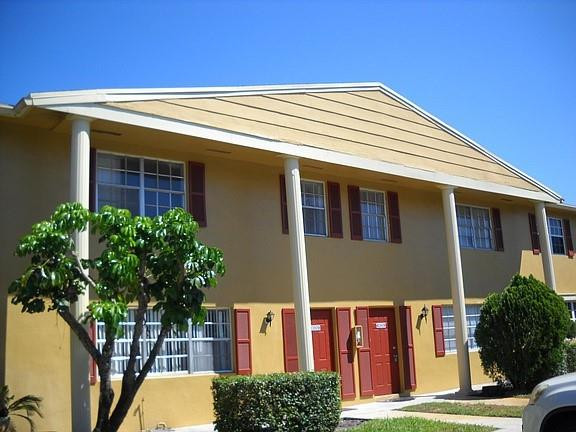 ARROWHEAD GOLF & TENNIS CLUB - Residential