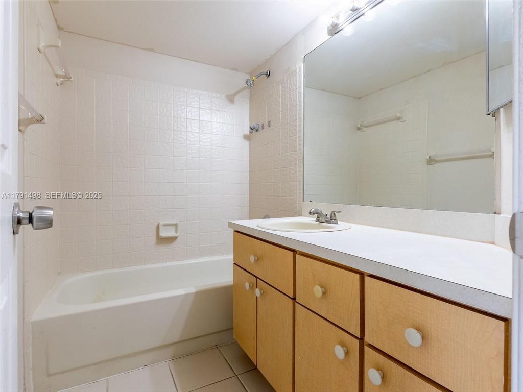 LAKEWOOD VILLAGE - Residential Lease