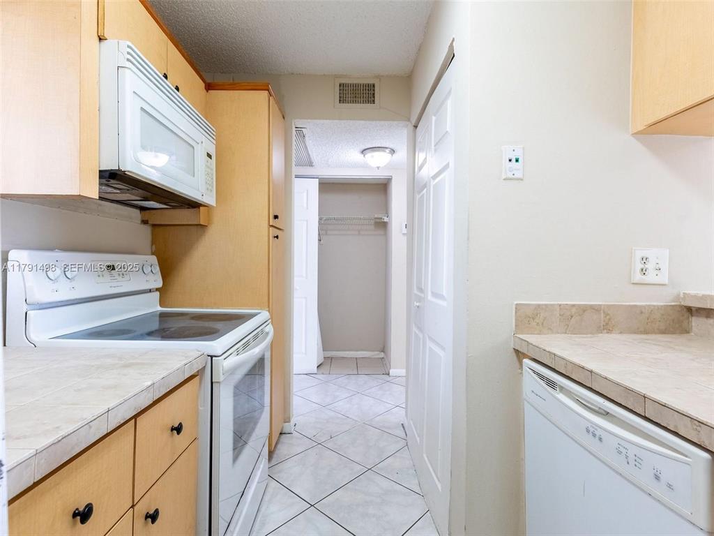 LAKEWOOD VILLAGE - Residential Lease