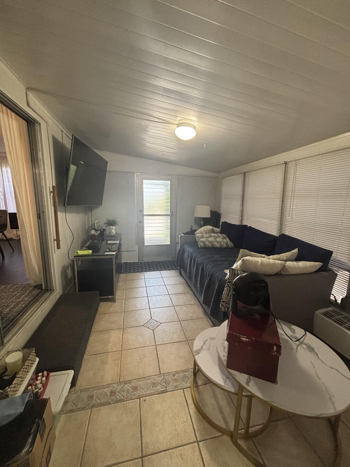 DEERFIELD LAKE - Residential
