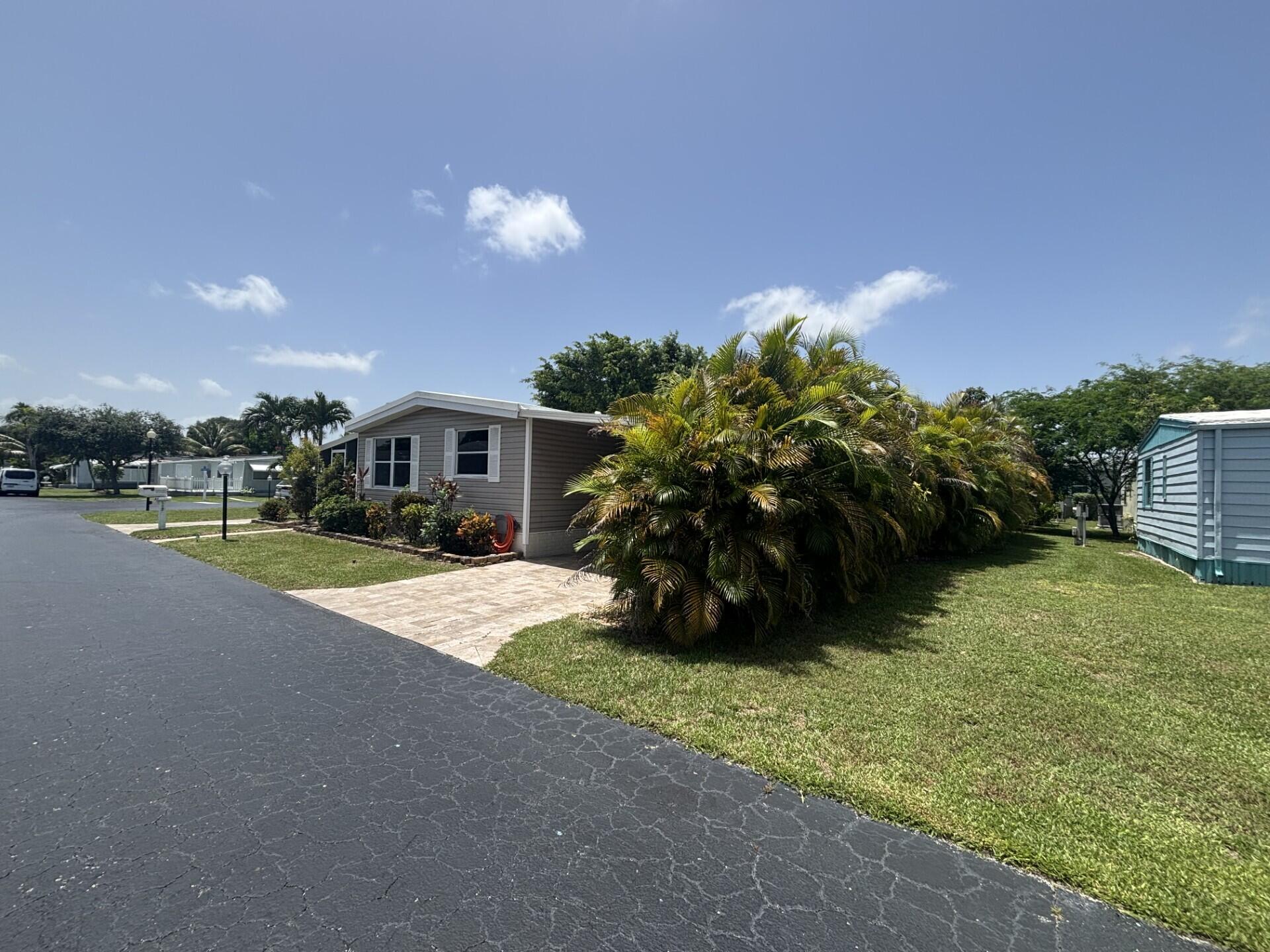 DEERFIELD LAKE - Residential