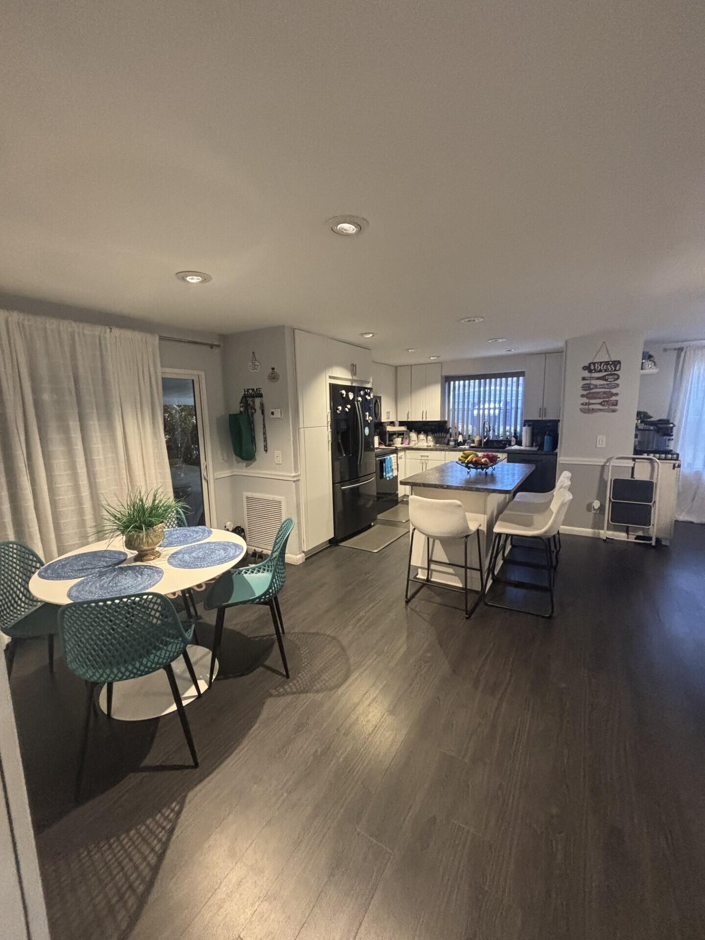 DEERFIELD LAKE - Residential