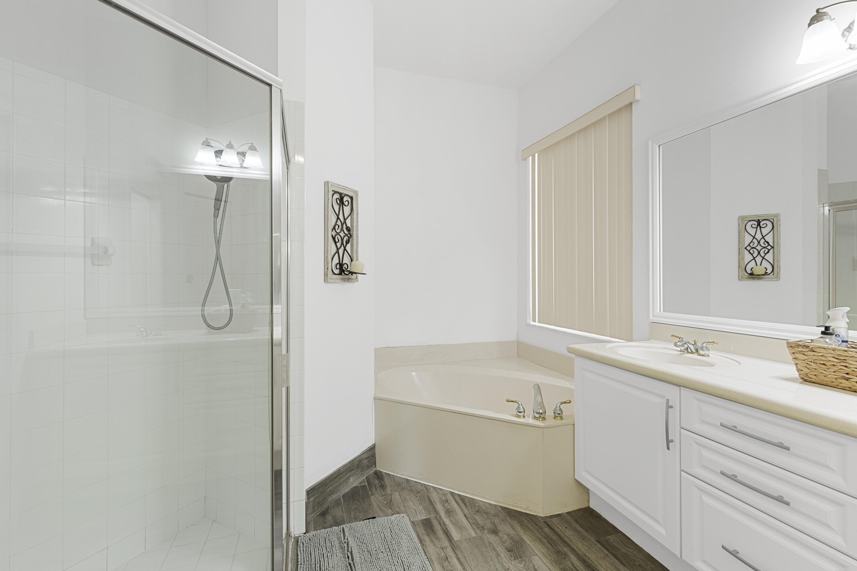 WHITEHORSE ESTATES - Residential