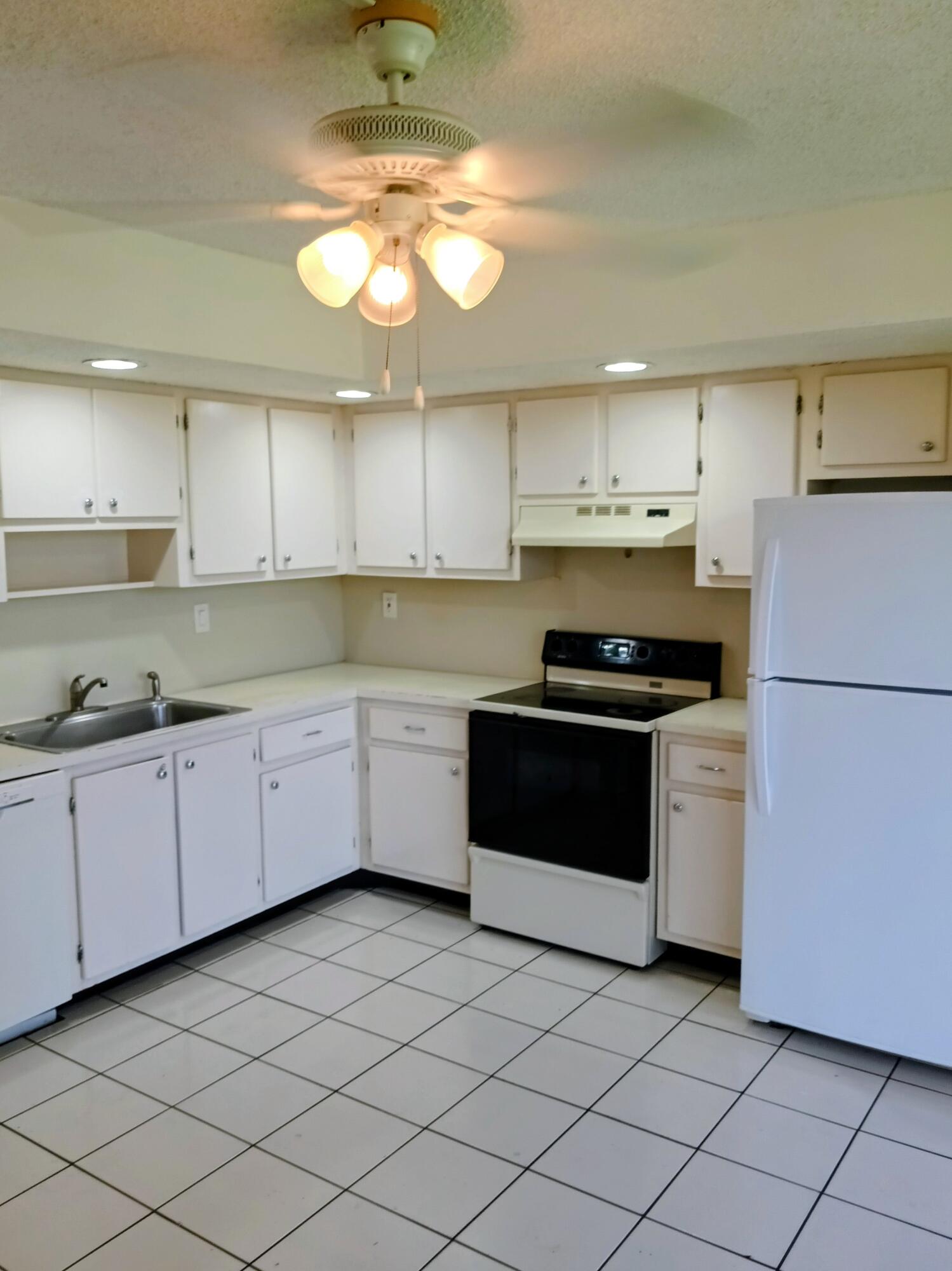 THE HORIZONS CONDO #4 - Residential Lease