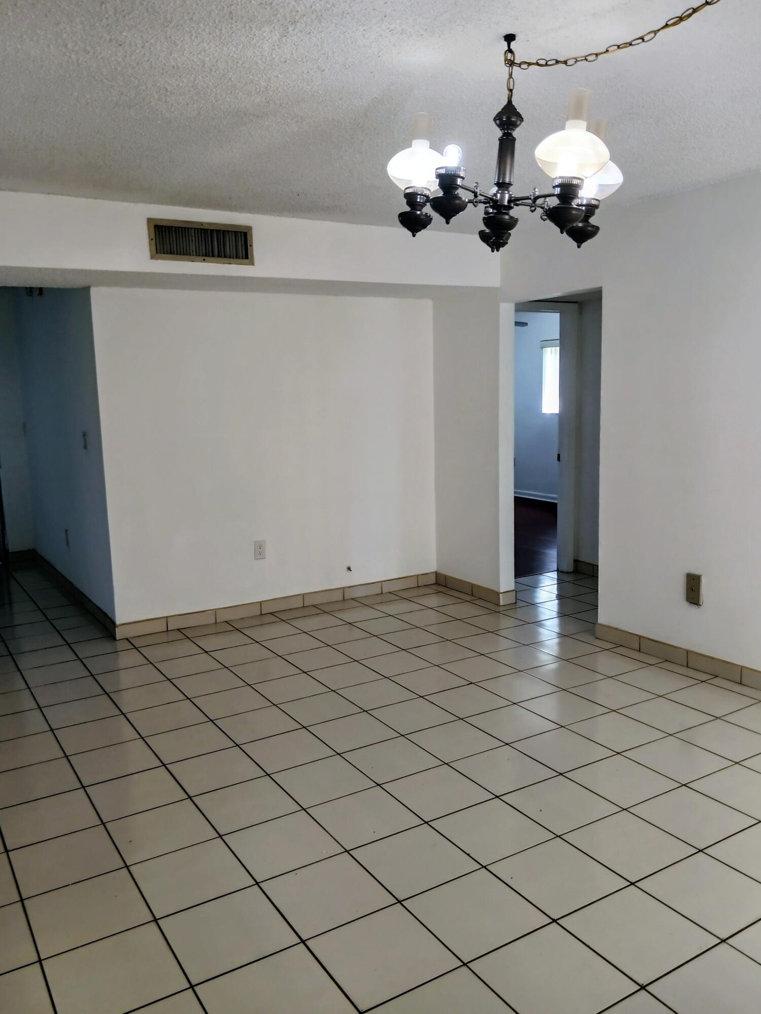 THE HORIZONS CONDO #4 - Residential Lease