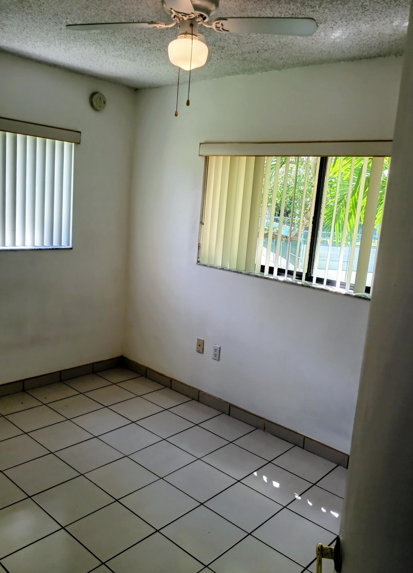 THE HORIZONS CONDO #4 - Residential Lease