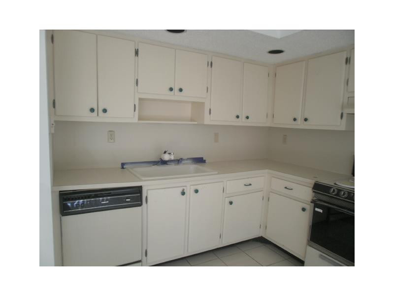 THE HORIZONS CONDO #4 - Residential Lease