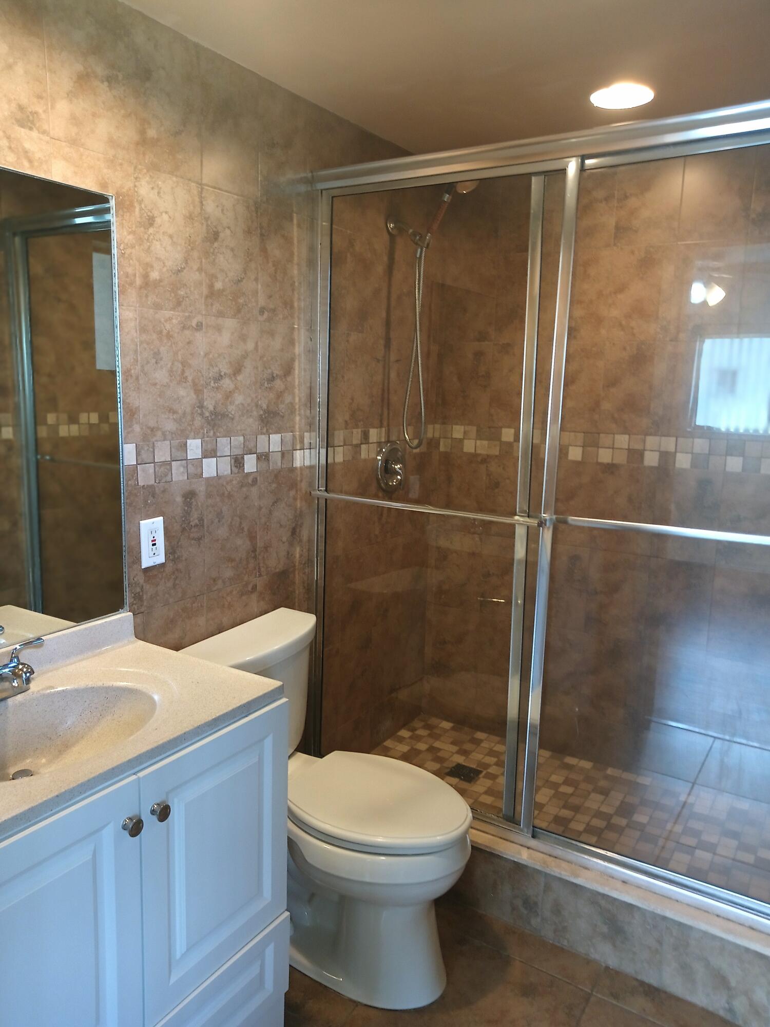 THE HORIZONS CONDO #4 - Residential Lease
