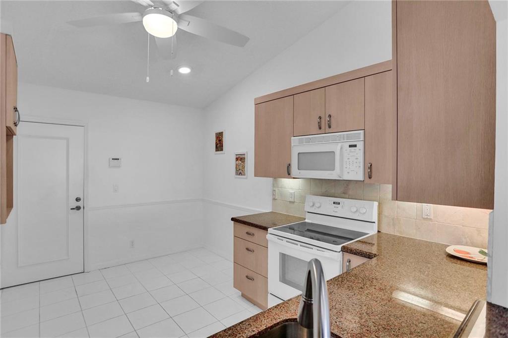 Floral Lakes - Residential