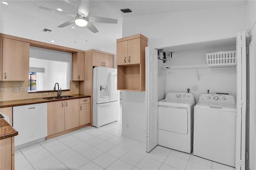 Floral Lakes - Residential