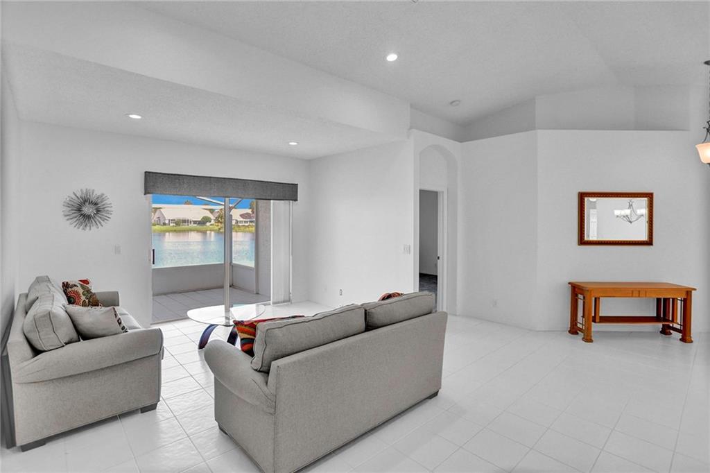 Floral Lakes - Residential